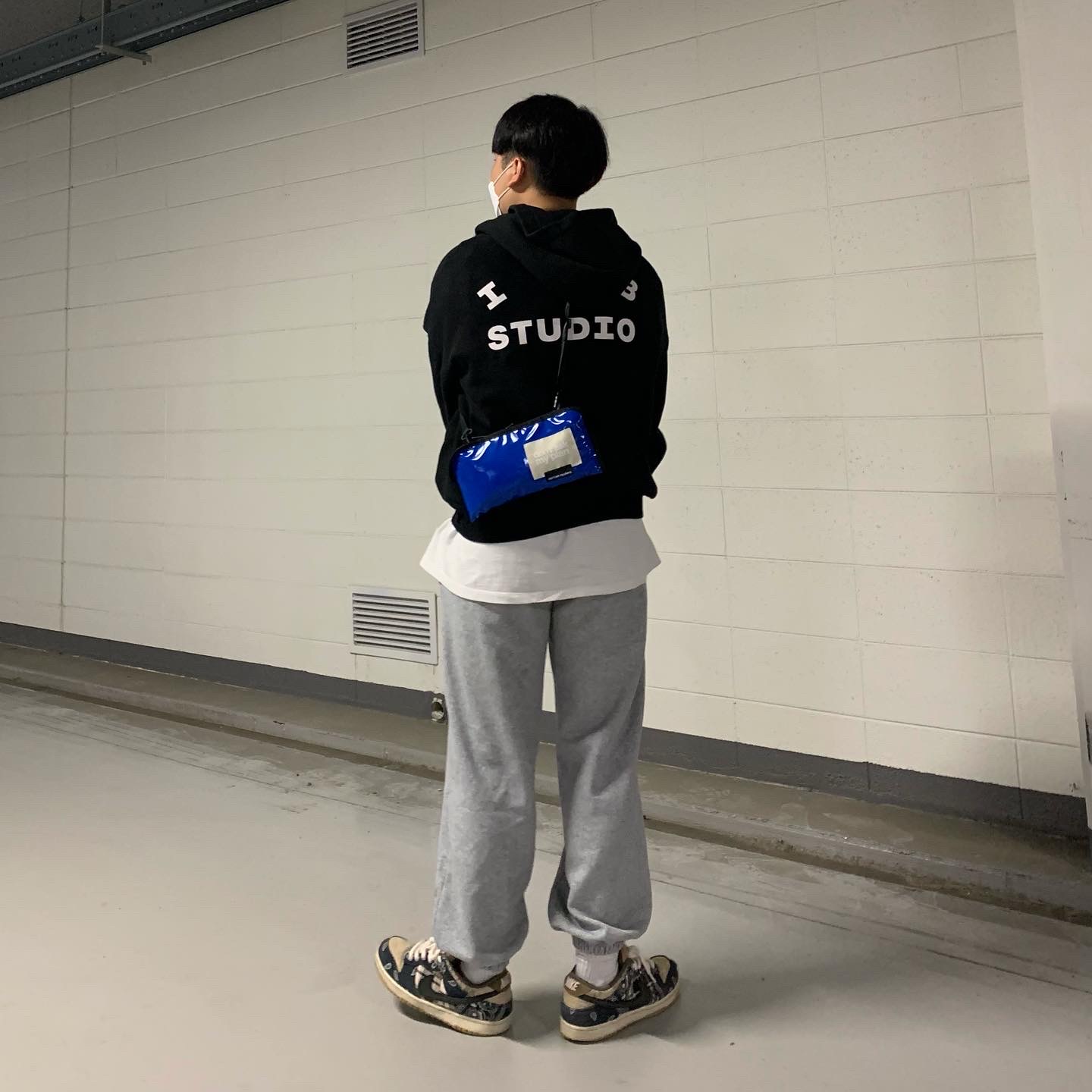 IAB Studio Hoodie Black White, Nike x Travis Scott SB Dunk Low 착용 스타일 - 3