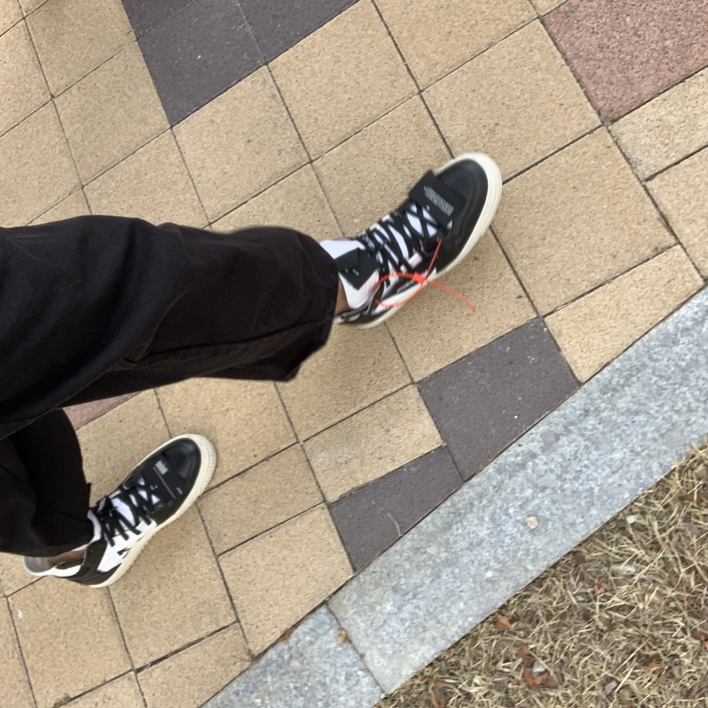 (W) Off-White Off-Court 3.0 Sneakers Dirty White, Off-White Off-Court 3.0 Sneakers White 착용 스타일 - 2