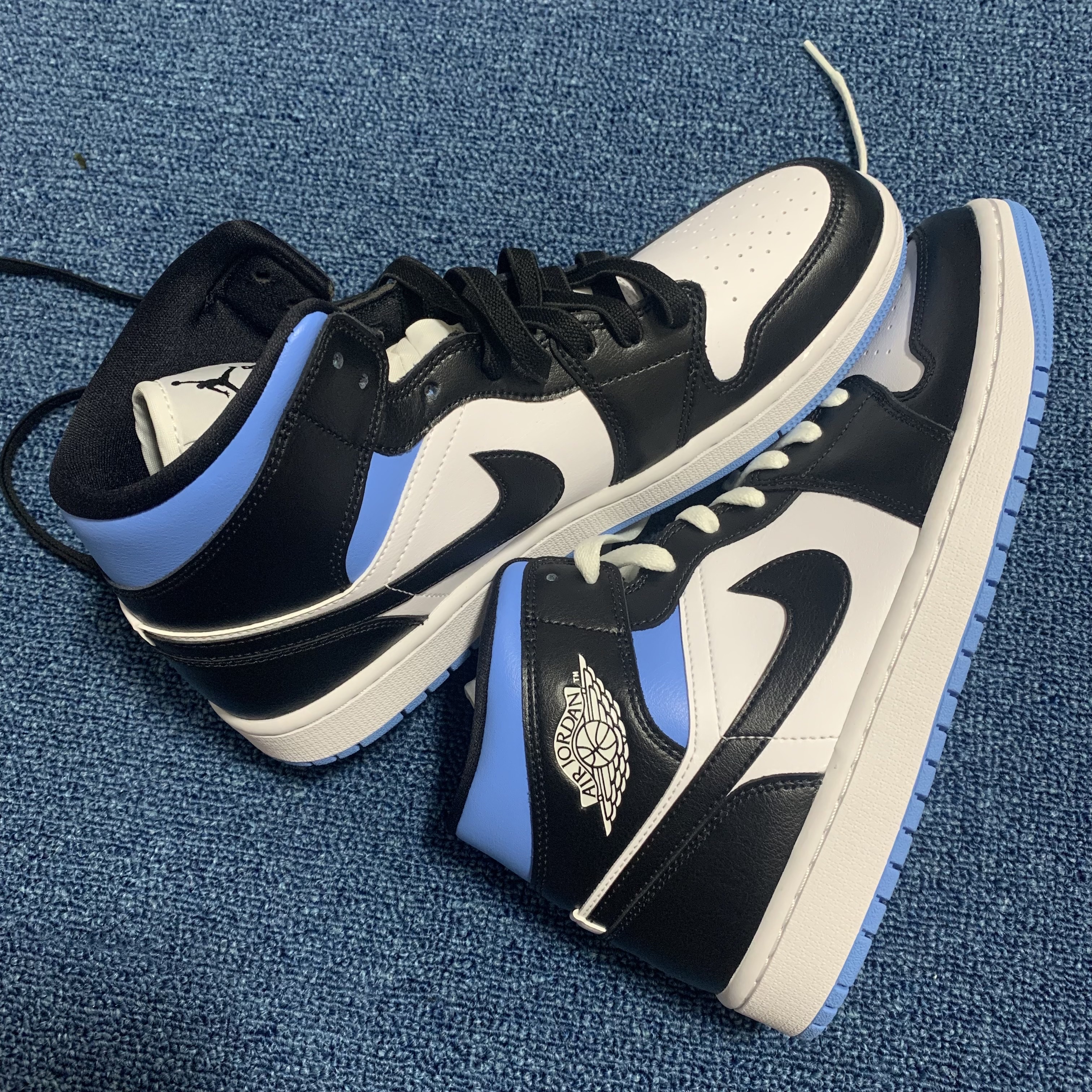 (W) Jordan 1 Mid White Black University Blue 착용 스타일