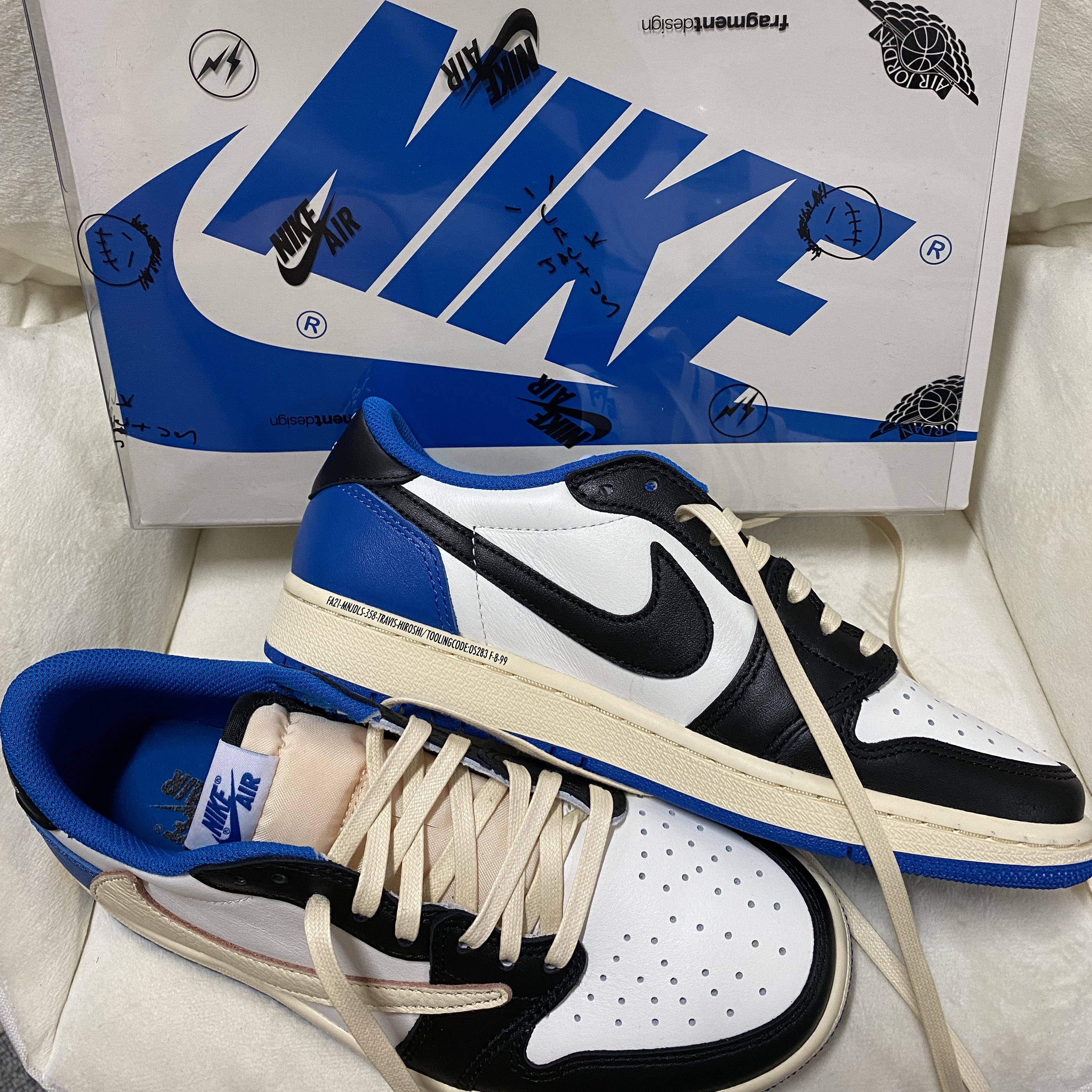 Jordan 1 x Travis Scott x Fragment Retro Low OG SP Military Blue 착용 스타일 - 1