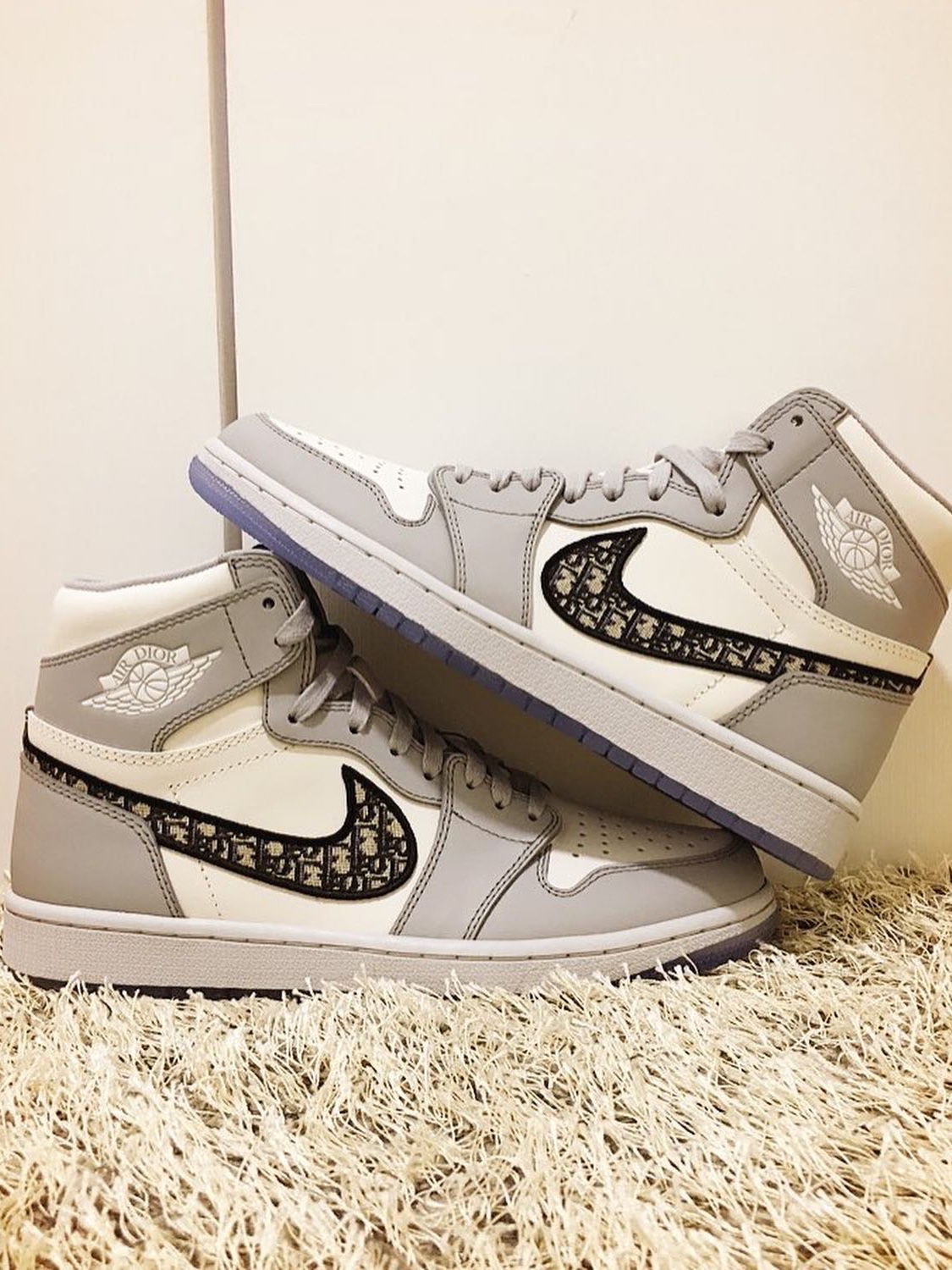 Jordan 1 x Dior High OG, Jordan 1 x Off-White Retro High Chicago The Ten 착용 스타일 - 1