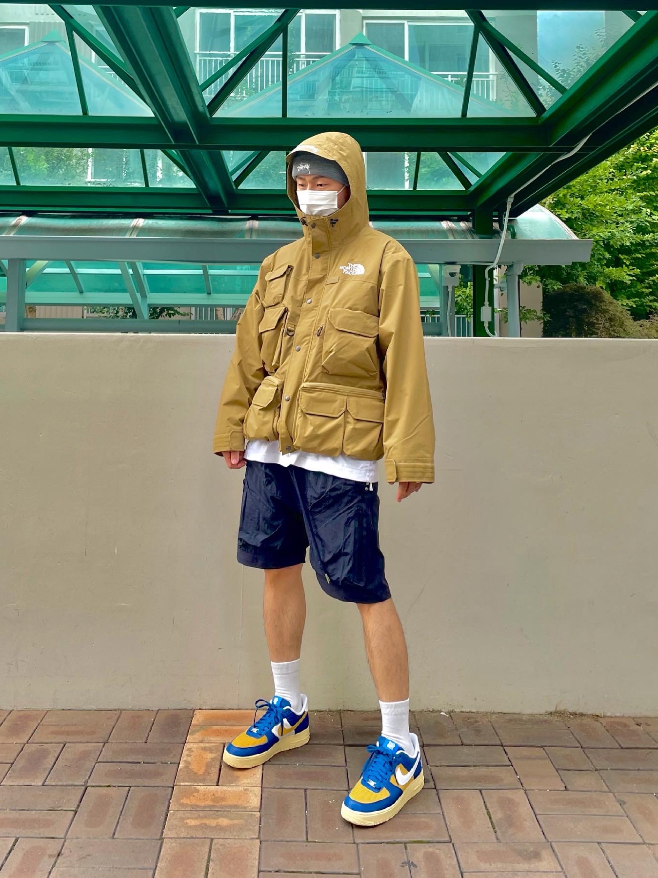 Supreme x The North Face Cargo Jacket Gold - 20SS, Nike x Undefeated Air Force 1 Low SP 5 On It Court Blue 착용 스타일 - 2