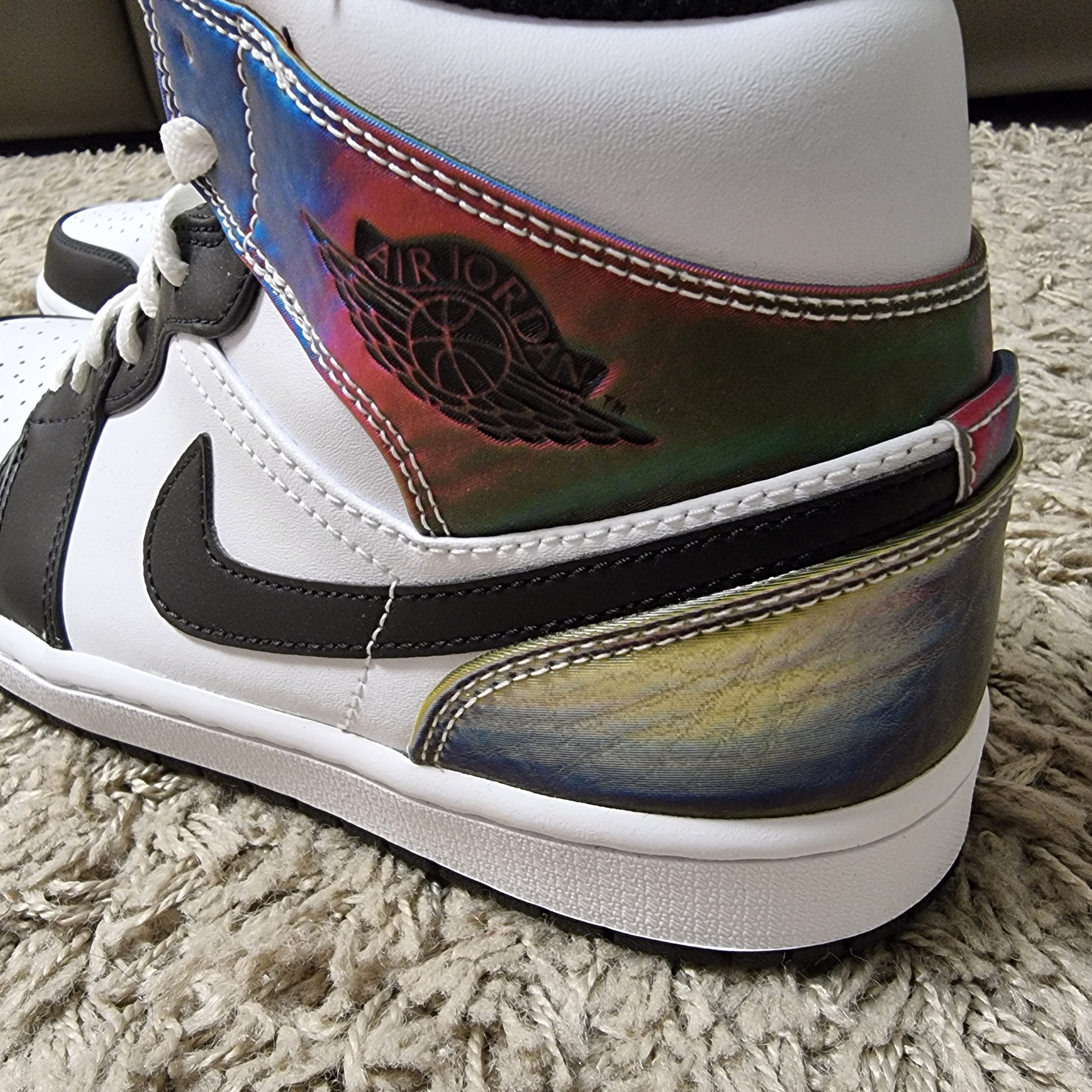 Jordan 1 Mid SE Heat Reactive 착용 스타일 - 2