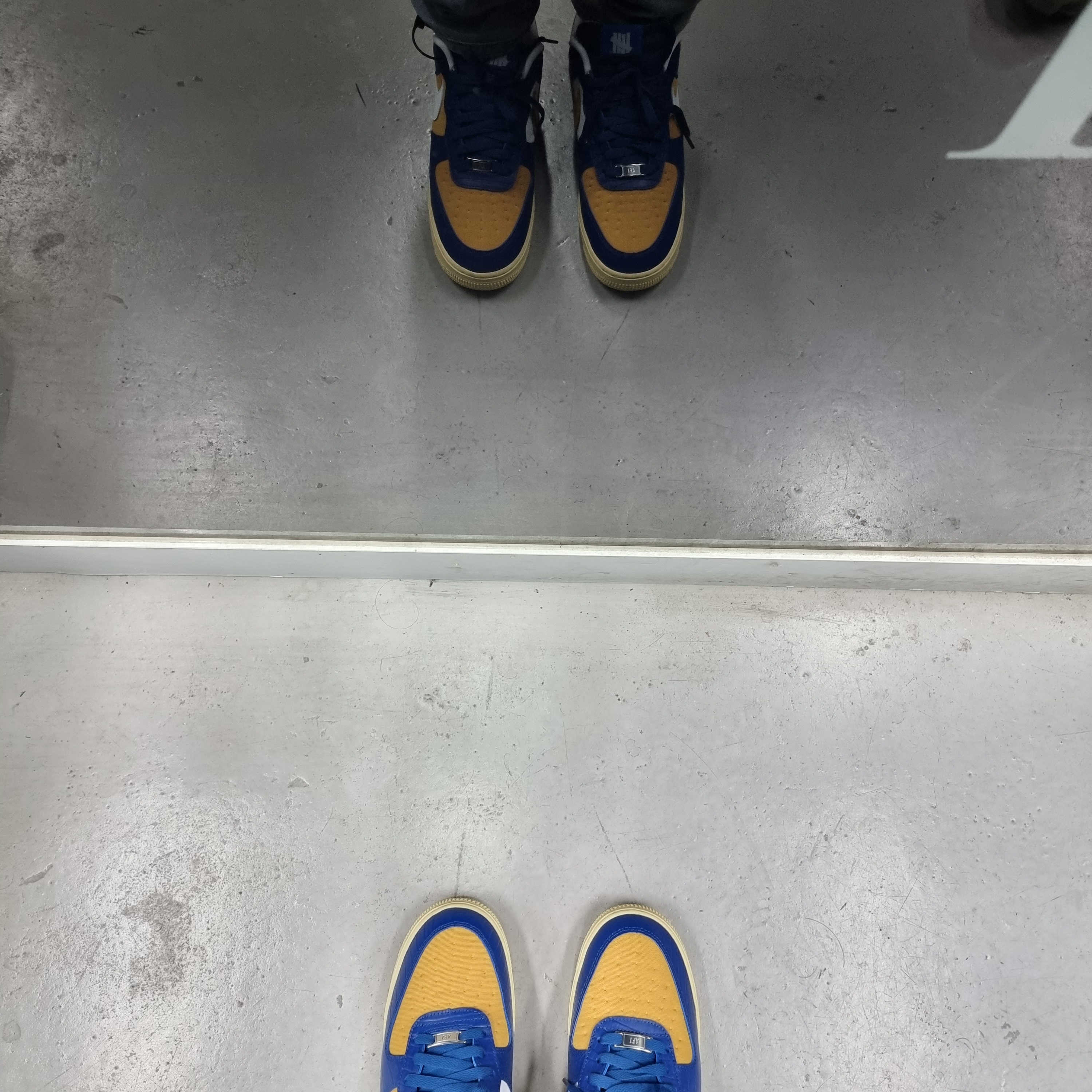 Nike x Undefeated Air Force 1 Low SP 5 On It Court Blue 착용 스타일 - 2