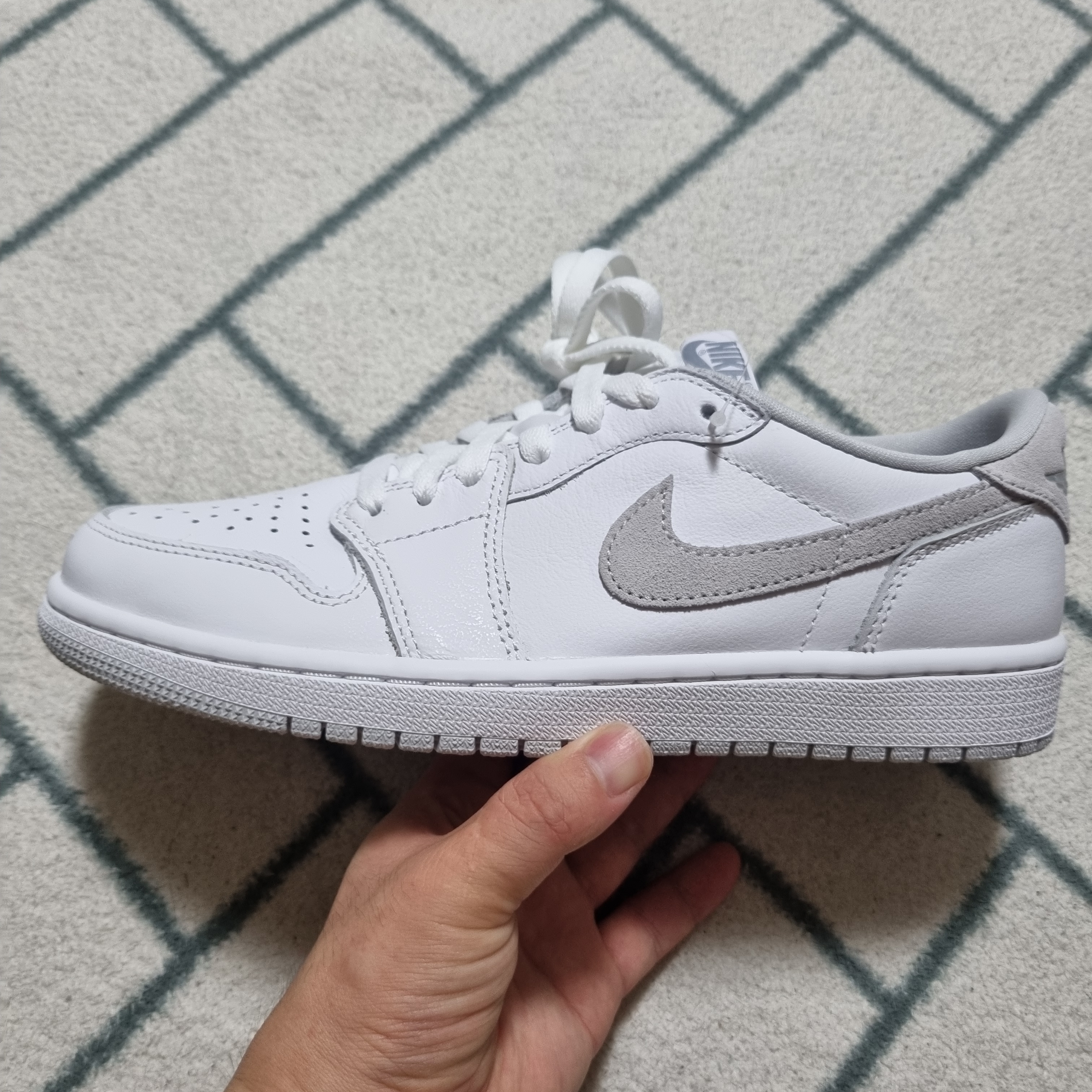 Jordan 1 Low OG Neutral Grey 착용 스타일 - 2