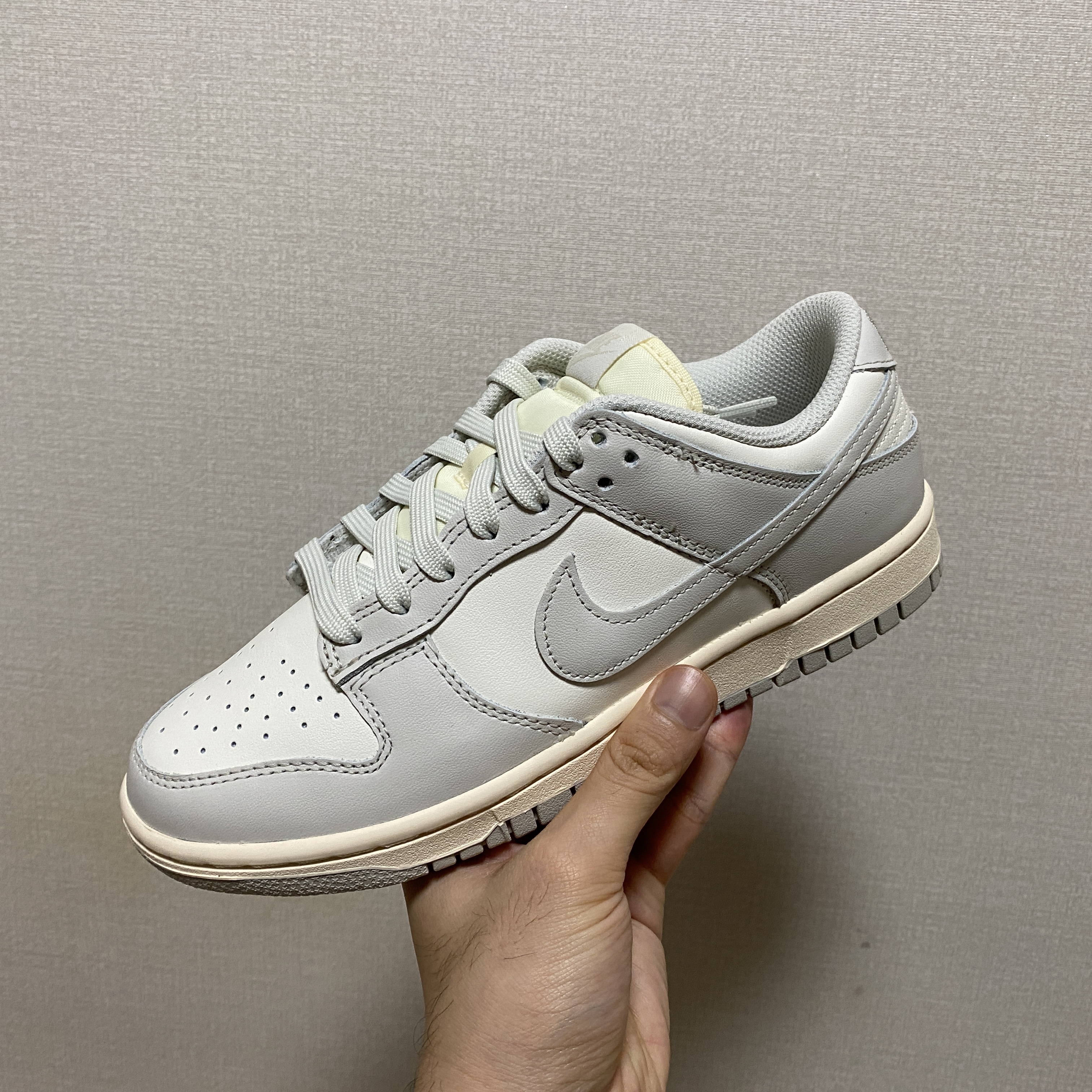 (W) Nike Dunk Low Light Bone, Nike x Off-White Dunk Low The 50 - Lot 46 착용 스타일 - 1