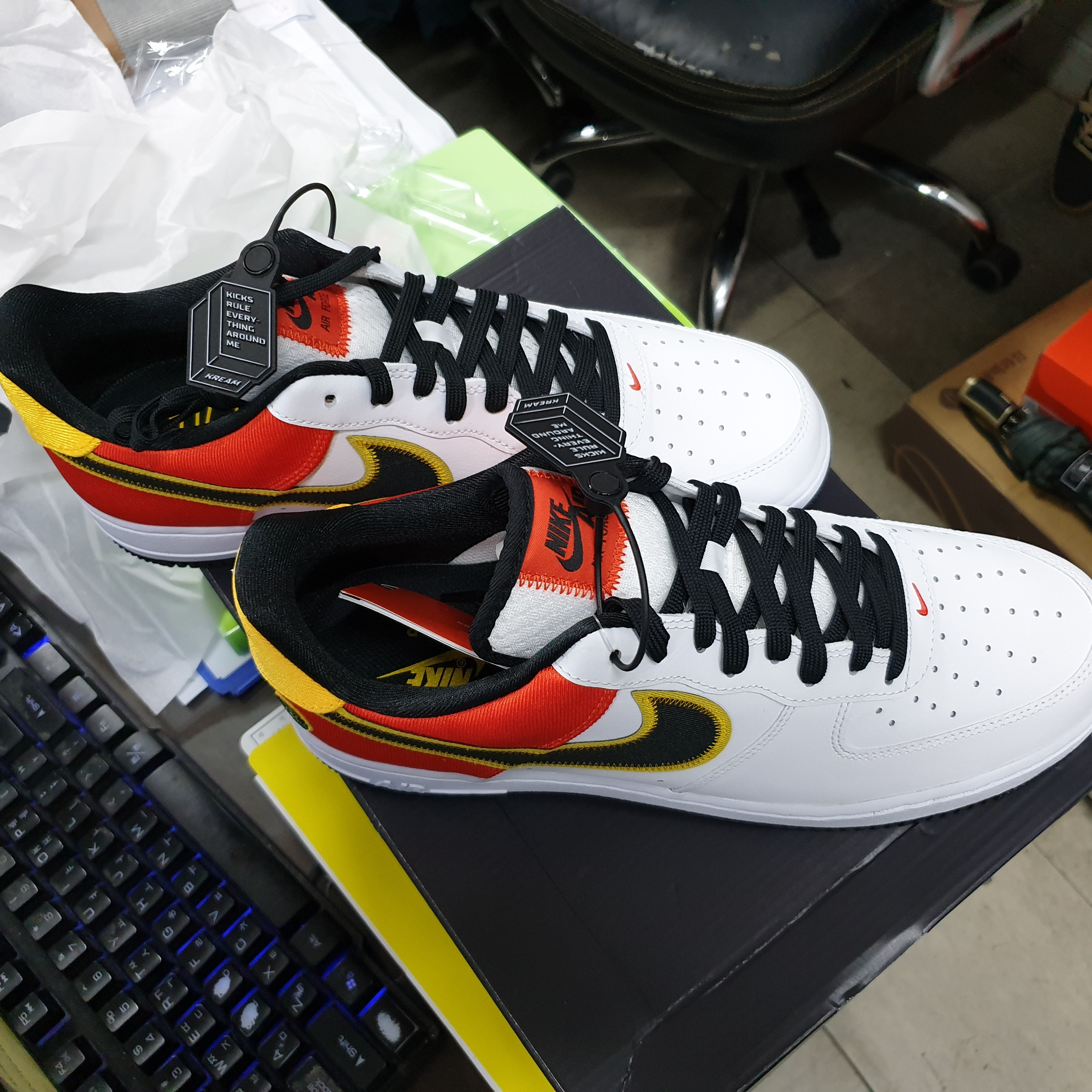 Nike Air Force 1 '07 LV8 Rayguns 착용 스타일 - 5
