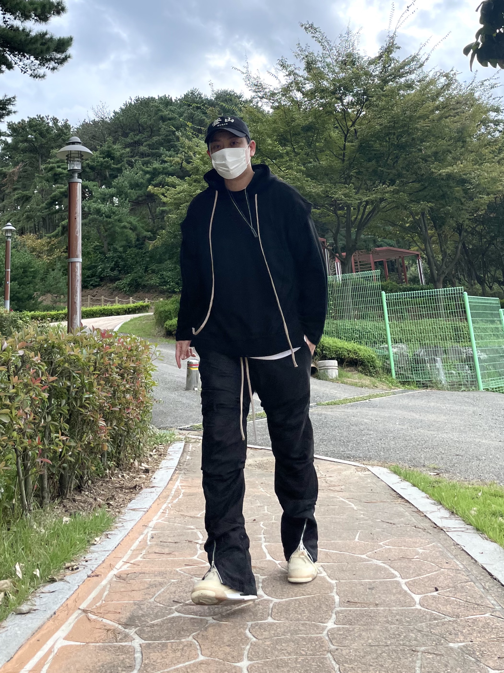 (W) Jordan 4 x Off-White Retro SP Sail 착용 스타일 - 2