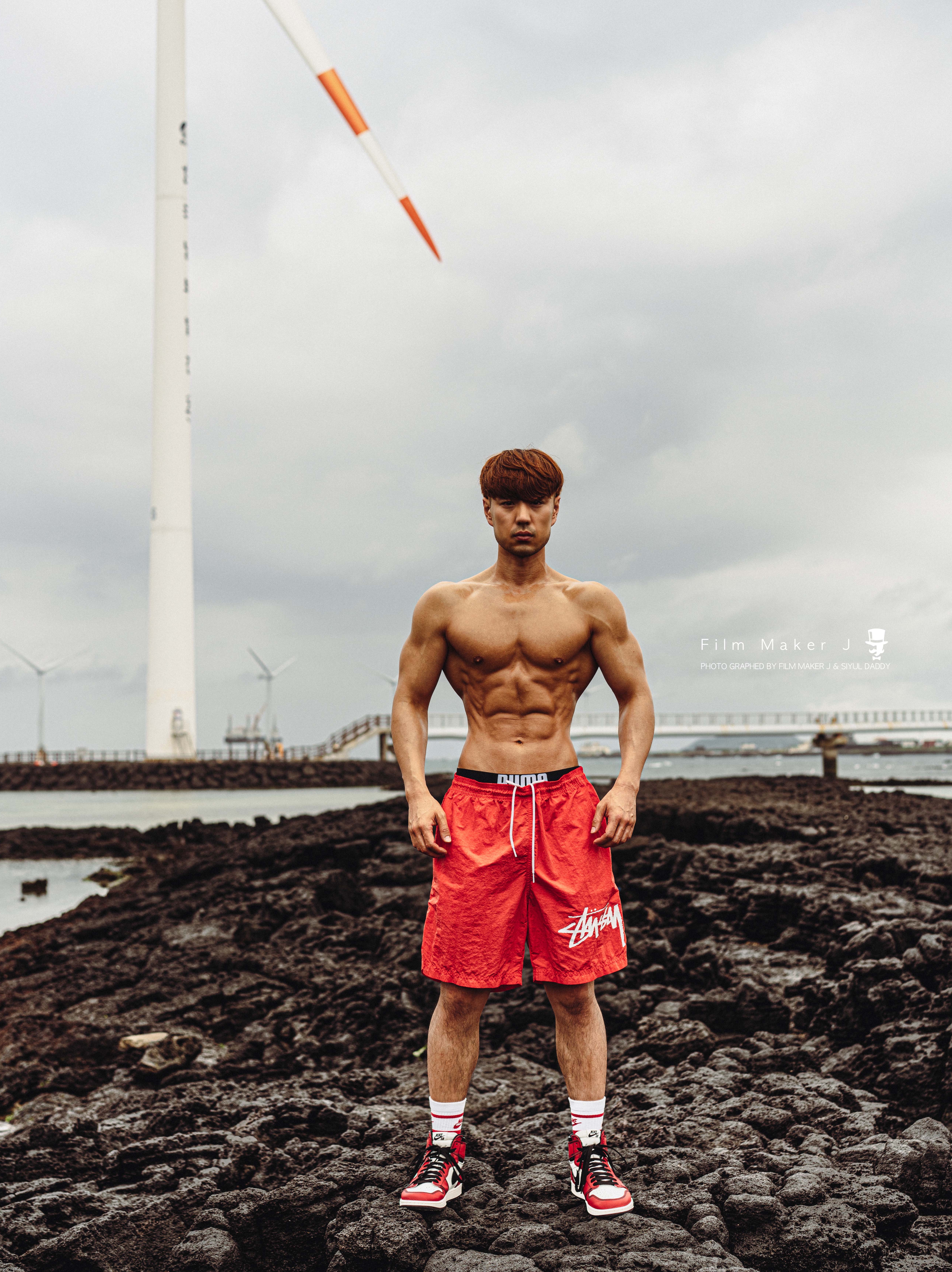 Jordan 1 Retro High OG Defiant SB LA to Chicago, Nike x Stussy Water Shorts Habanero Red 착용 스타일
