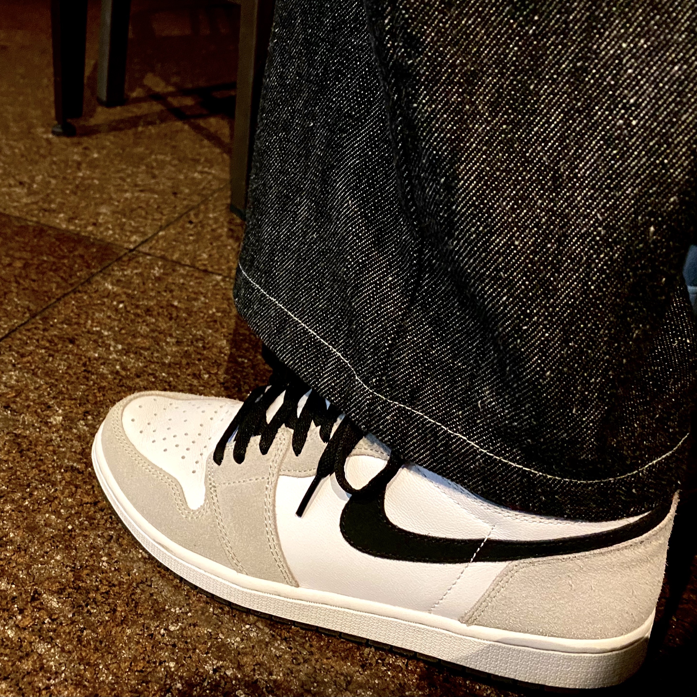 Jordan 1 Retro High OG Light Smoke Grey 착용 스타일 - 2
