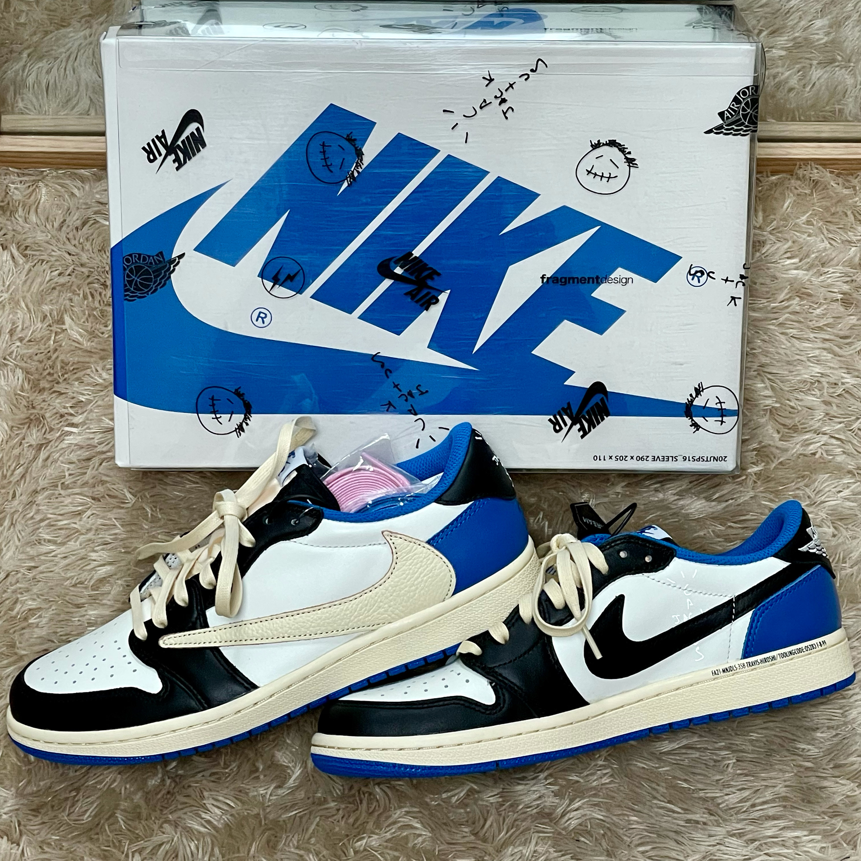Jordan 1 x Travis Scott x Fragment Retro Low OG SP Military Blue 착용 스타일