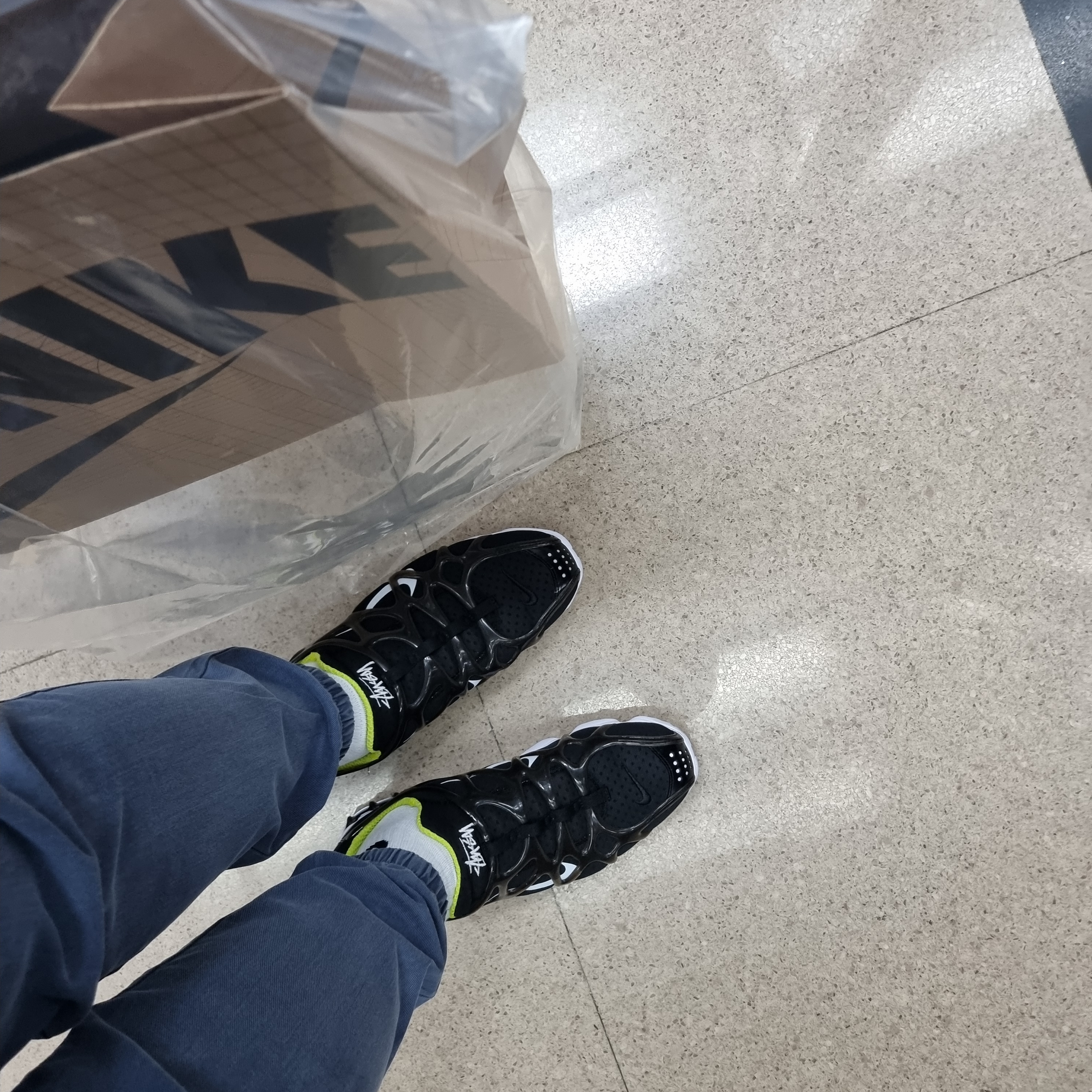 Nike x Stussy Air Zoom Spiridon Kukini Black 착용 스타일 - 3