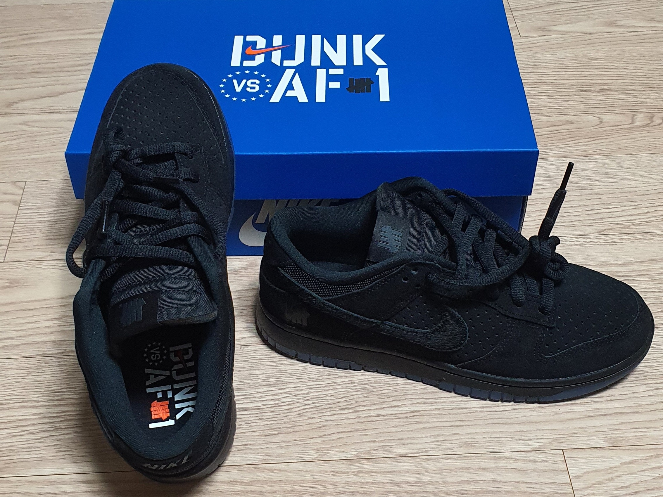 Nike x Undefeated Dunk Low SP 5 On It Black 착용 스타일 - 1