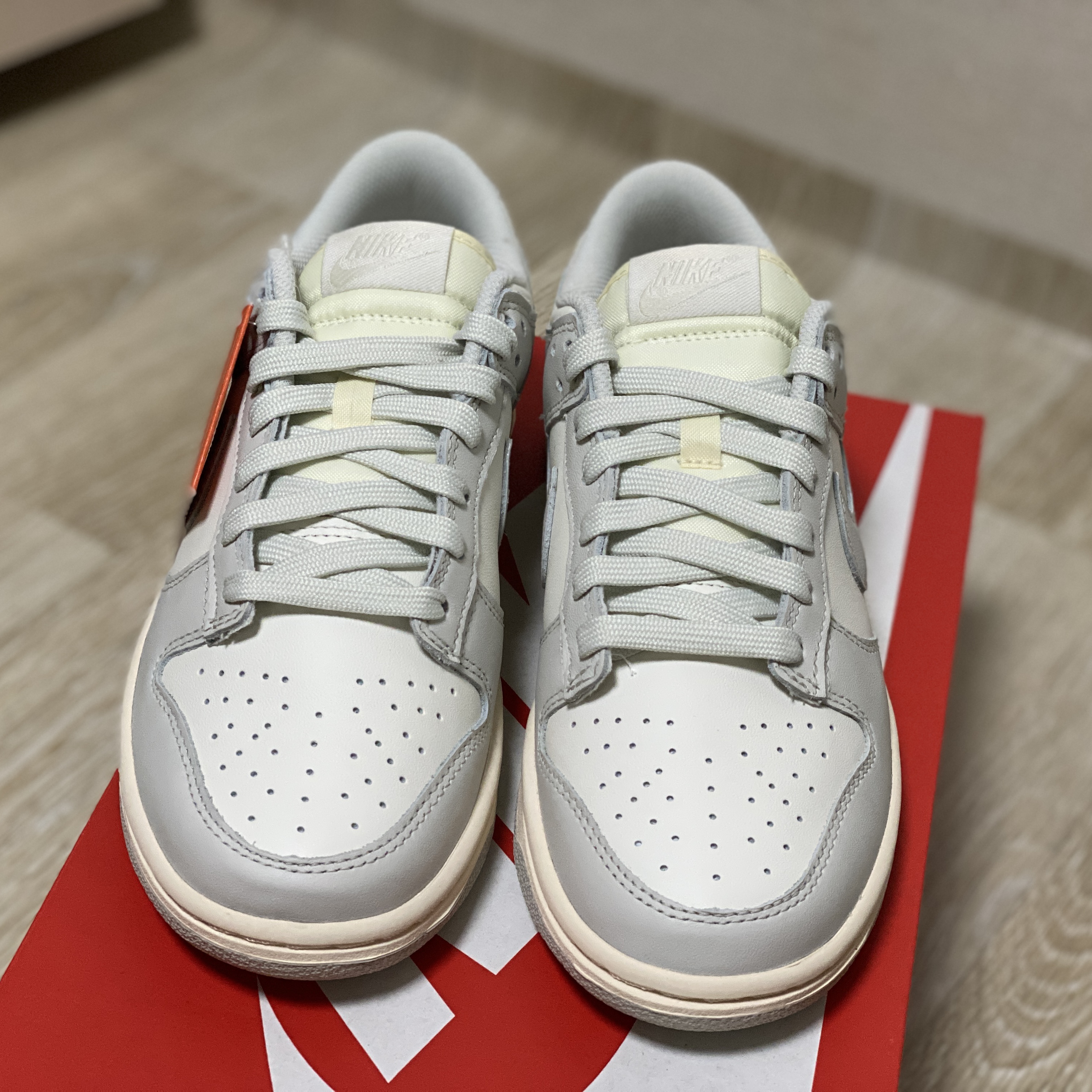 (W) Nike Dunk Low Light Bone, Nike x Off-White Dunk Low The 50 - Lot 46 착용 스타일 - 4
