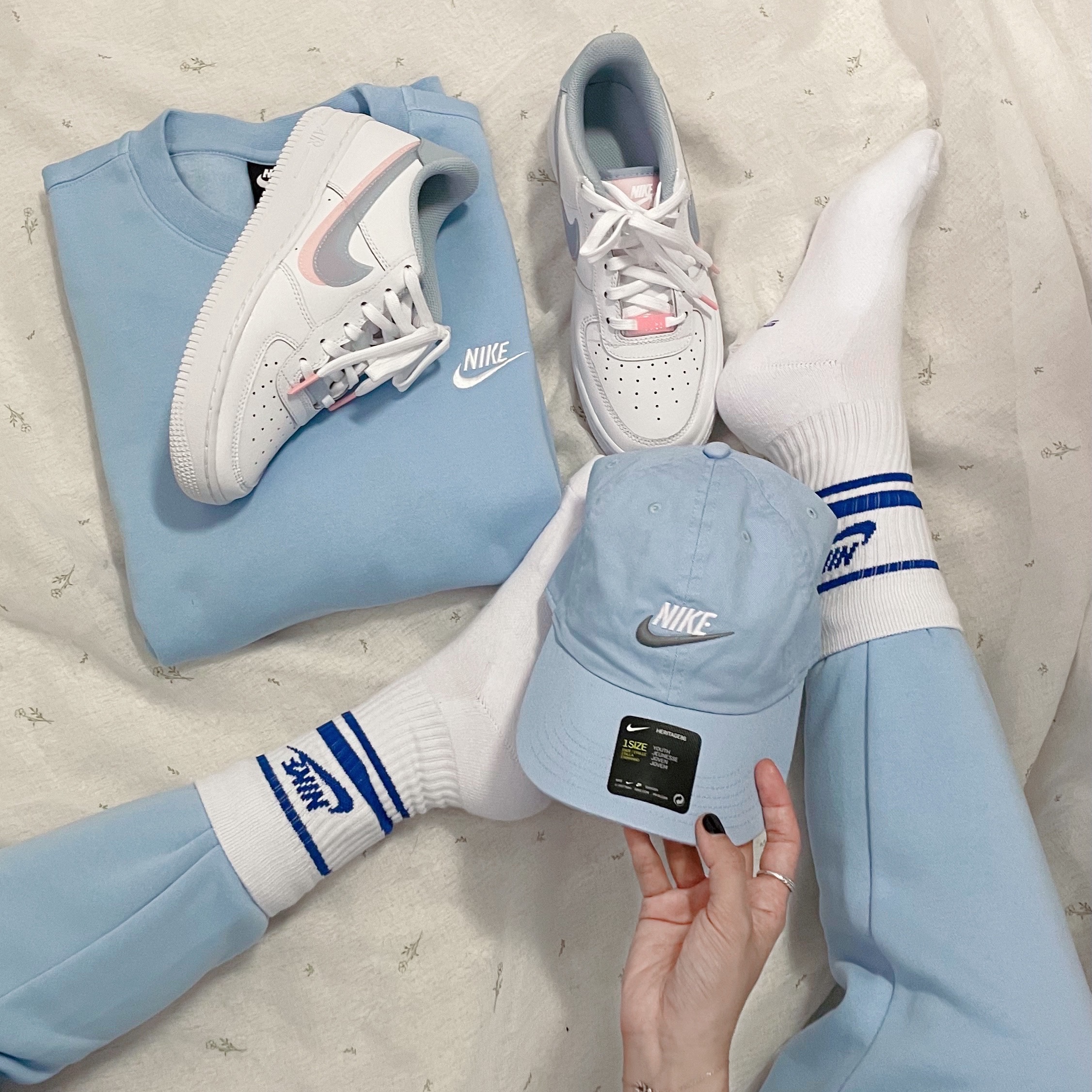 (GS) Nike Air Force 1 LV8 Double Swoosh 착용 스타일 - 1