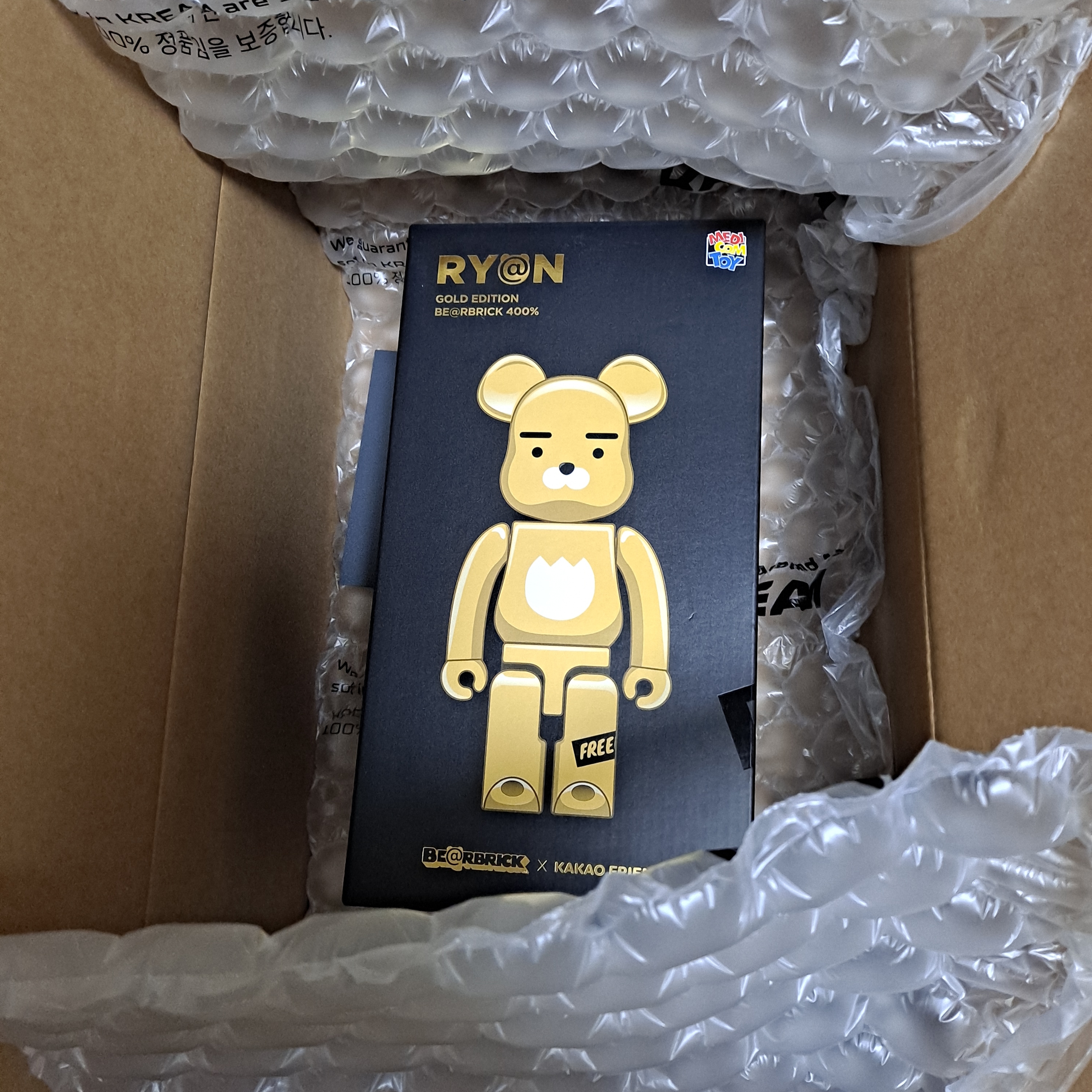 Bearbrick x Kakao Friends Ryan 400% 착용 스타일