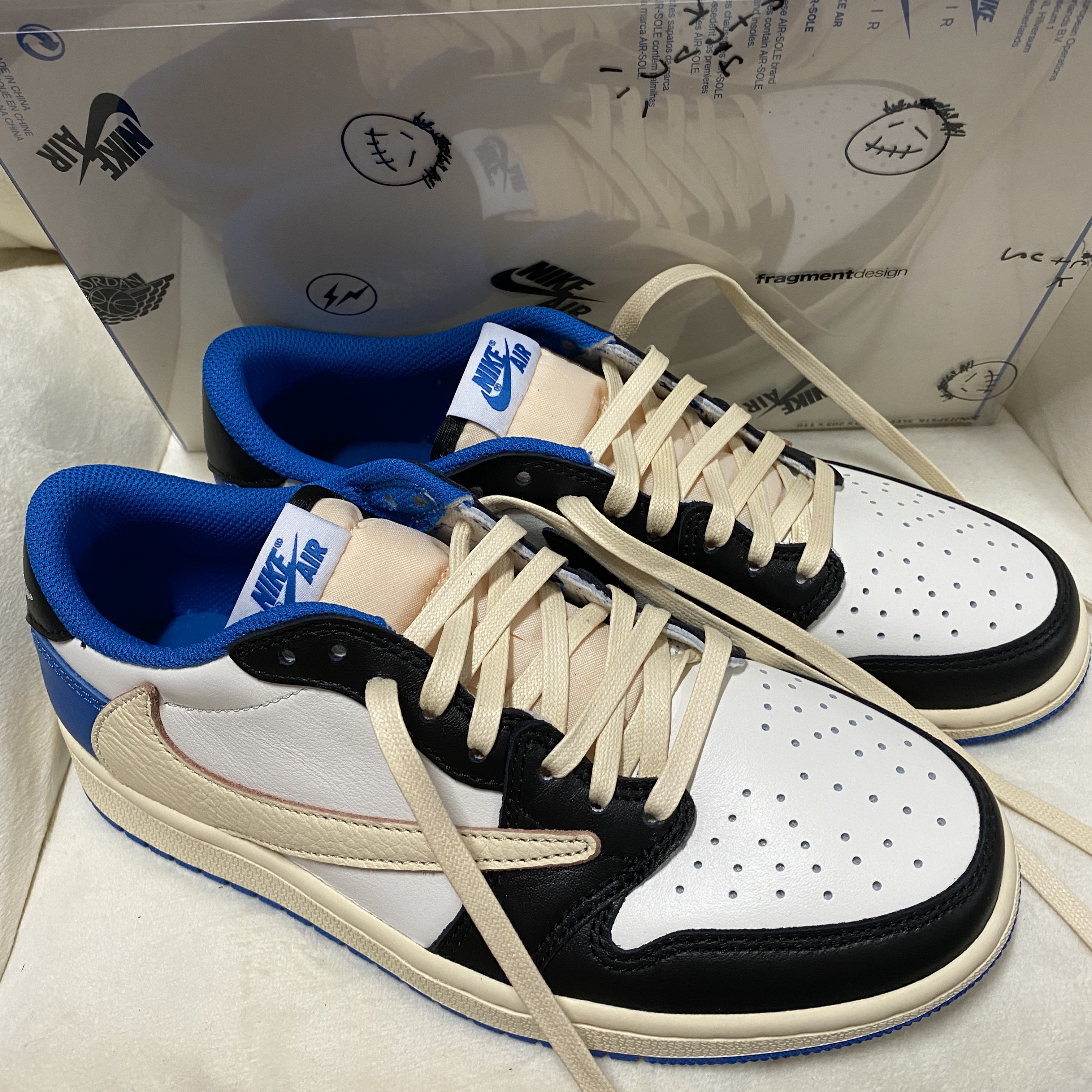 Jordan 1 x Travis Scott x Fragment Retro Low OG SP Military Blue 착용 스타일 - 3