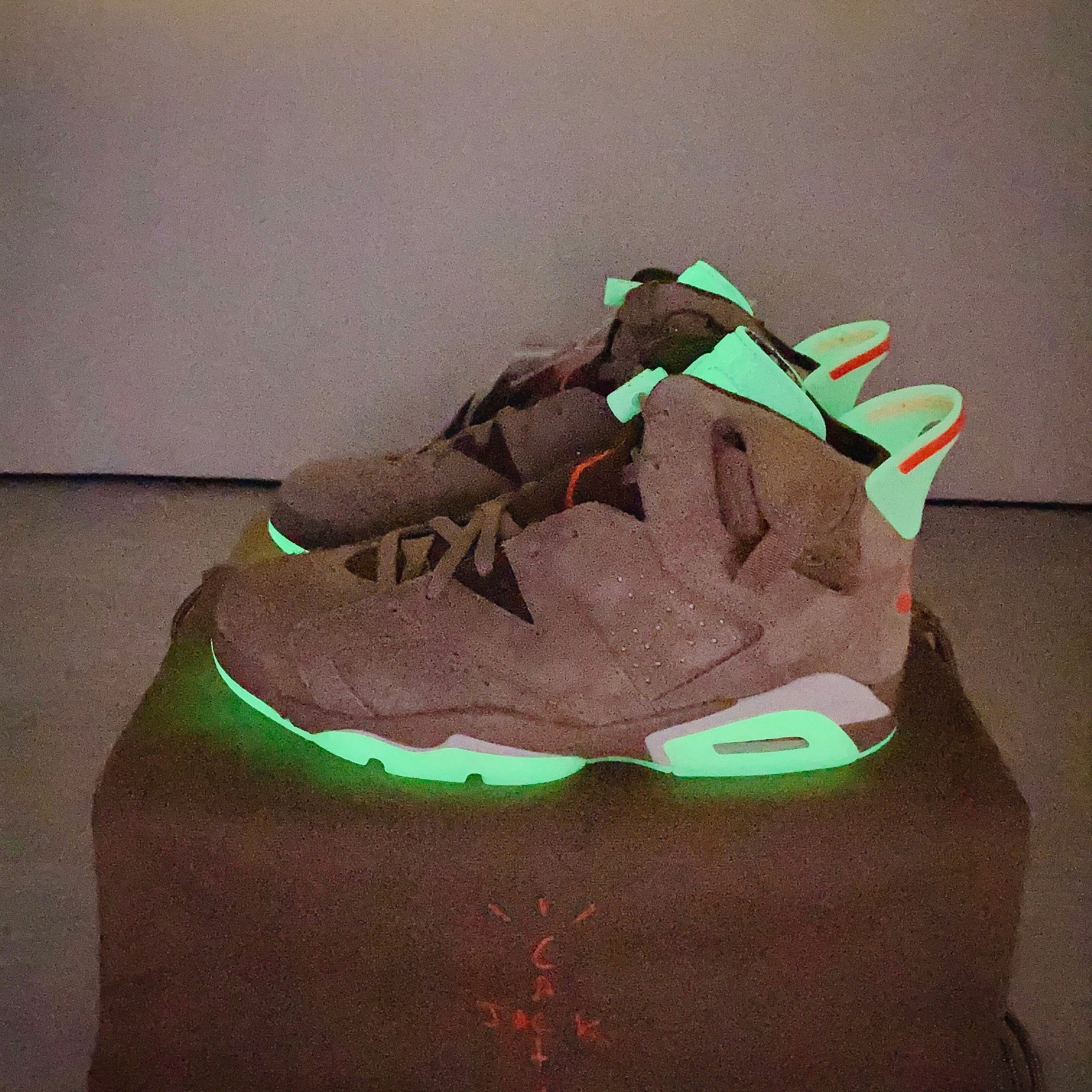 Jordan 6 x Travis Scott Retro SP British Khaki 착용 스타일 - 2