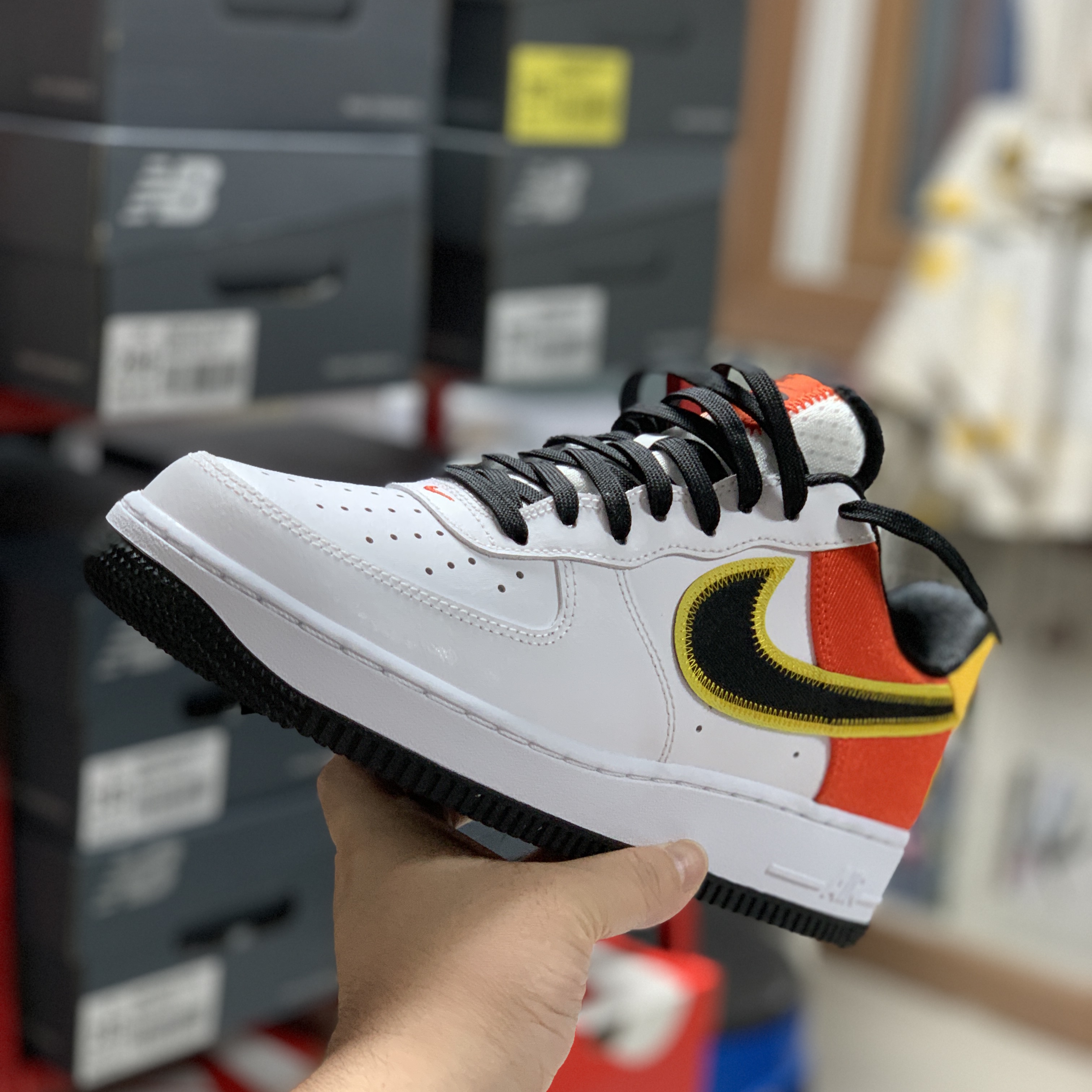Nike Air Force 1 '07 LV8 Rayguns 착용 스타일