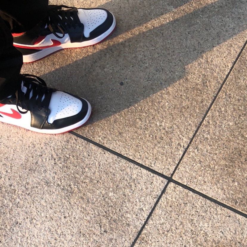 Jordan 1 Mid Gym Red Black White 착용 스타일