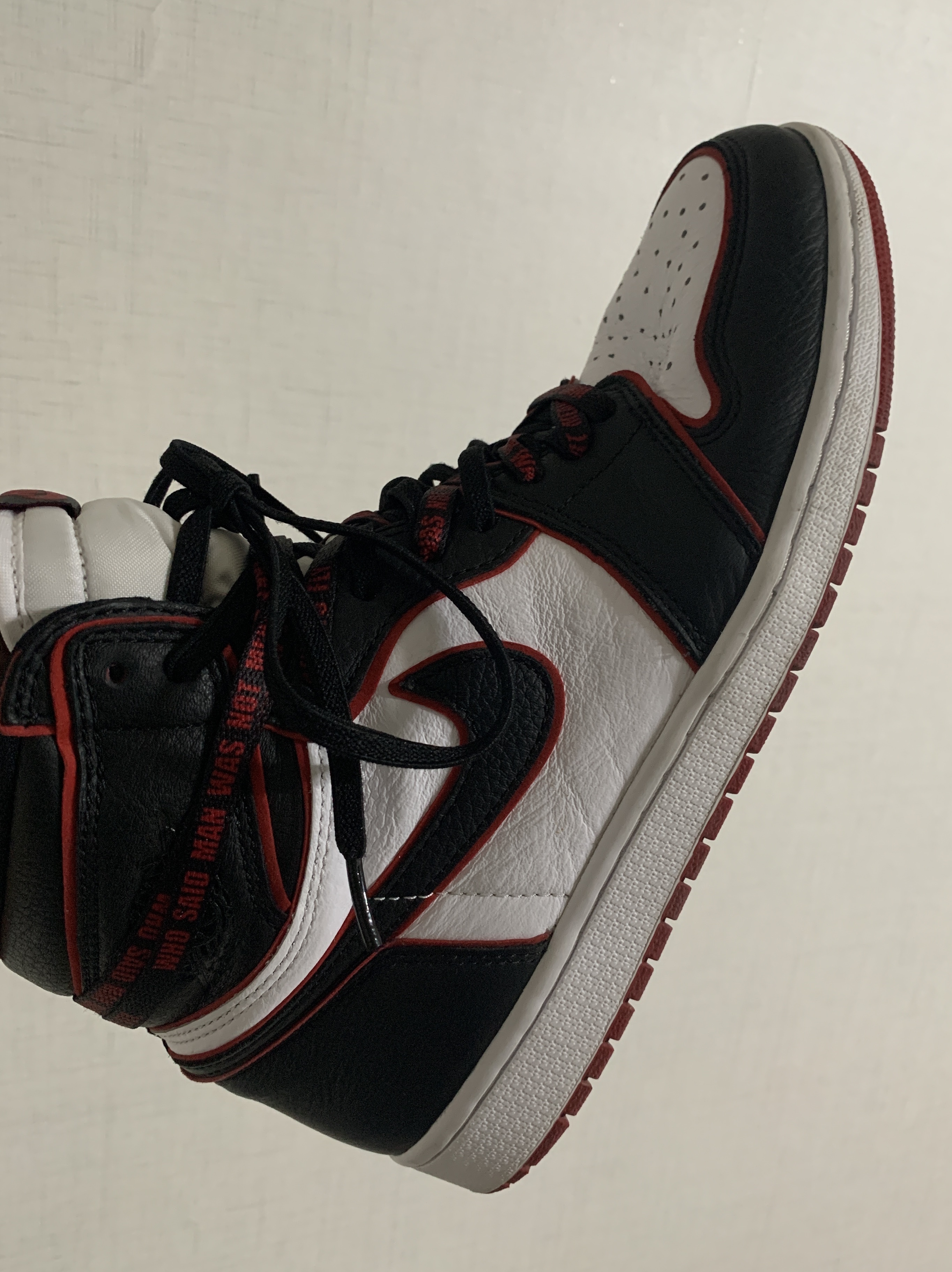 Jordan 1 Retro High OG Bloodline 착용 스타일 - 1