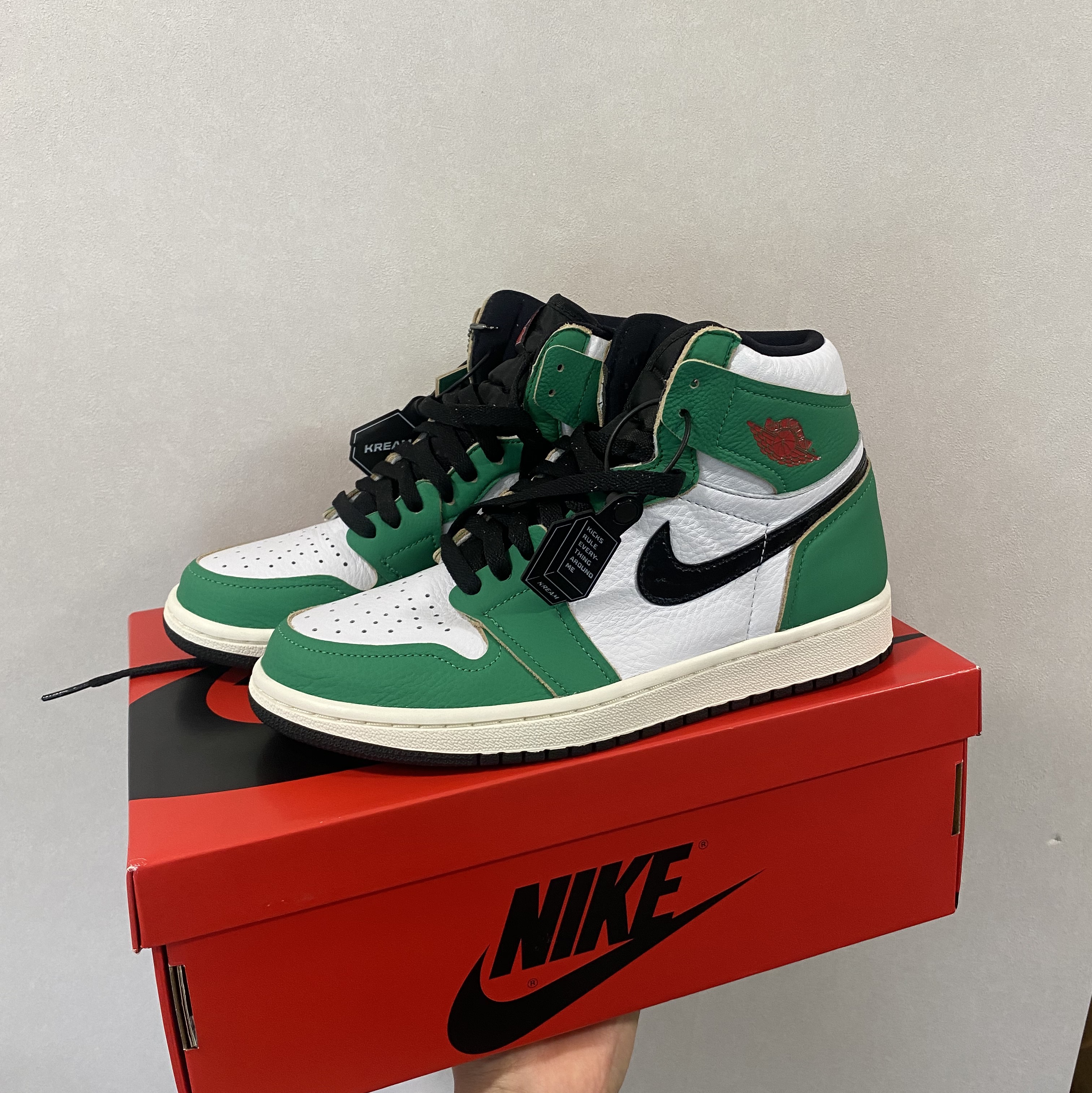 (W) Jordan 1 Retro High OG Lucky Green 착용 스타일 - 1
