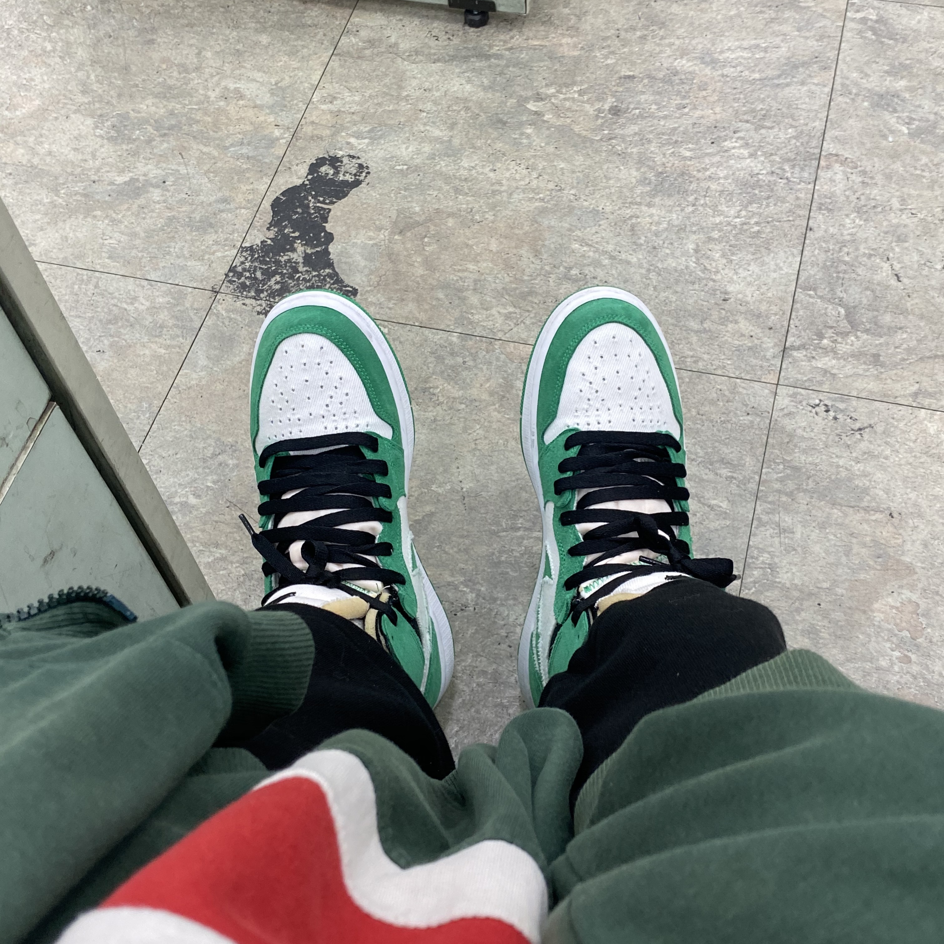 (W) Jordan 1 Zoom Air CMFT Stadium Green 착용 스타일 - 1