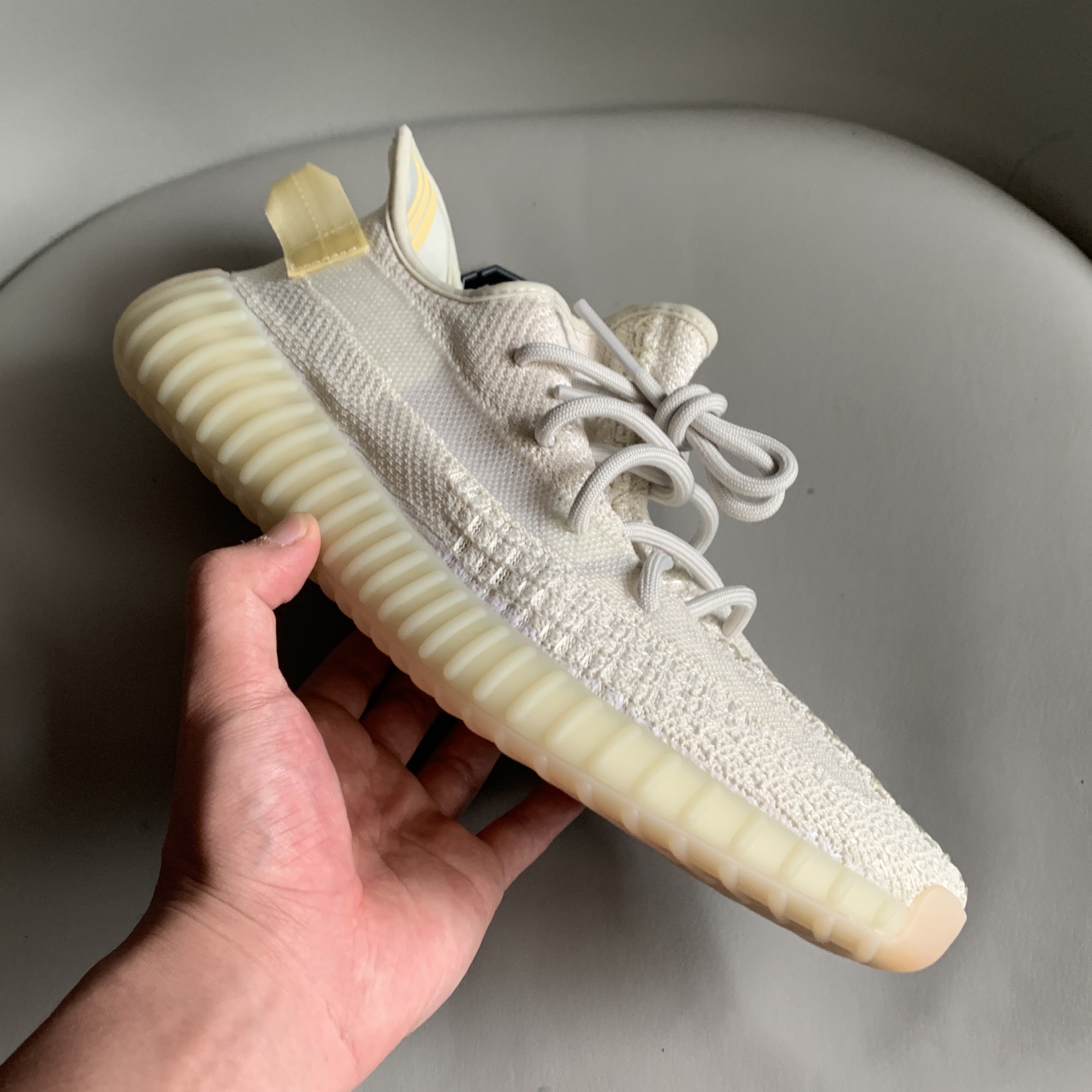 Adidas Yeezy Boost 350 V2 Light 착용 스타일