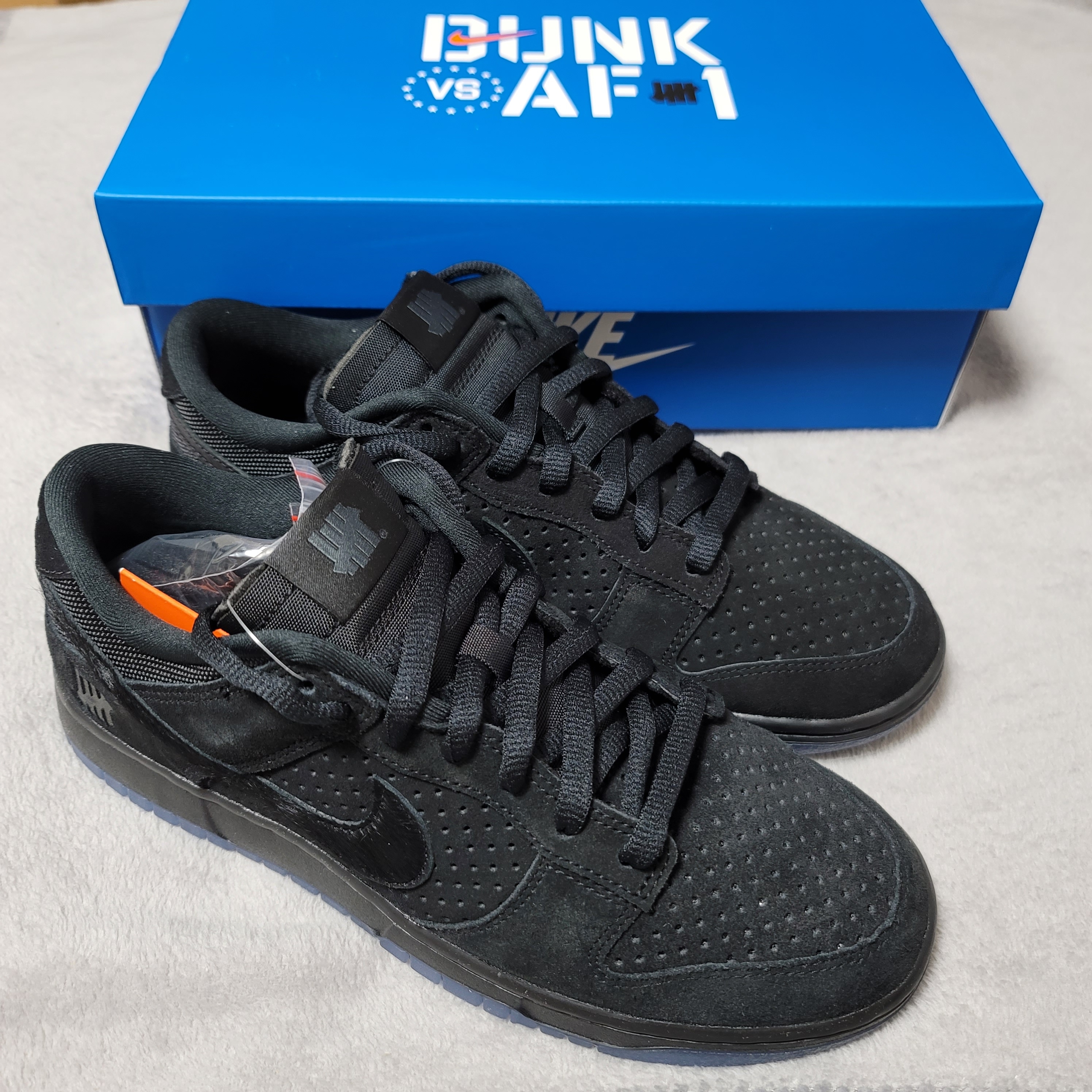 Nike x Undefeated Dunk Low SP 5 On It Black 착용 스타일