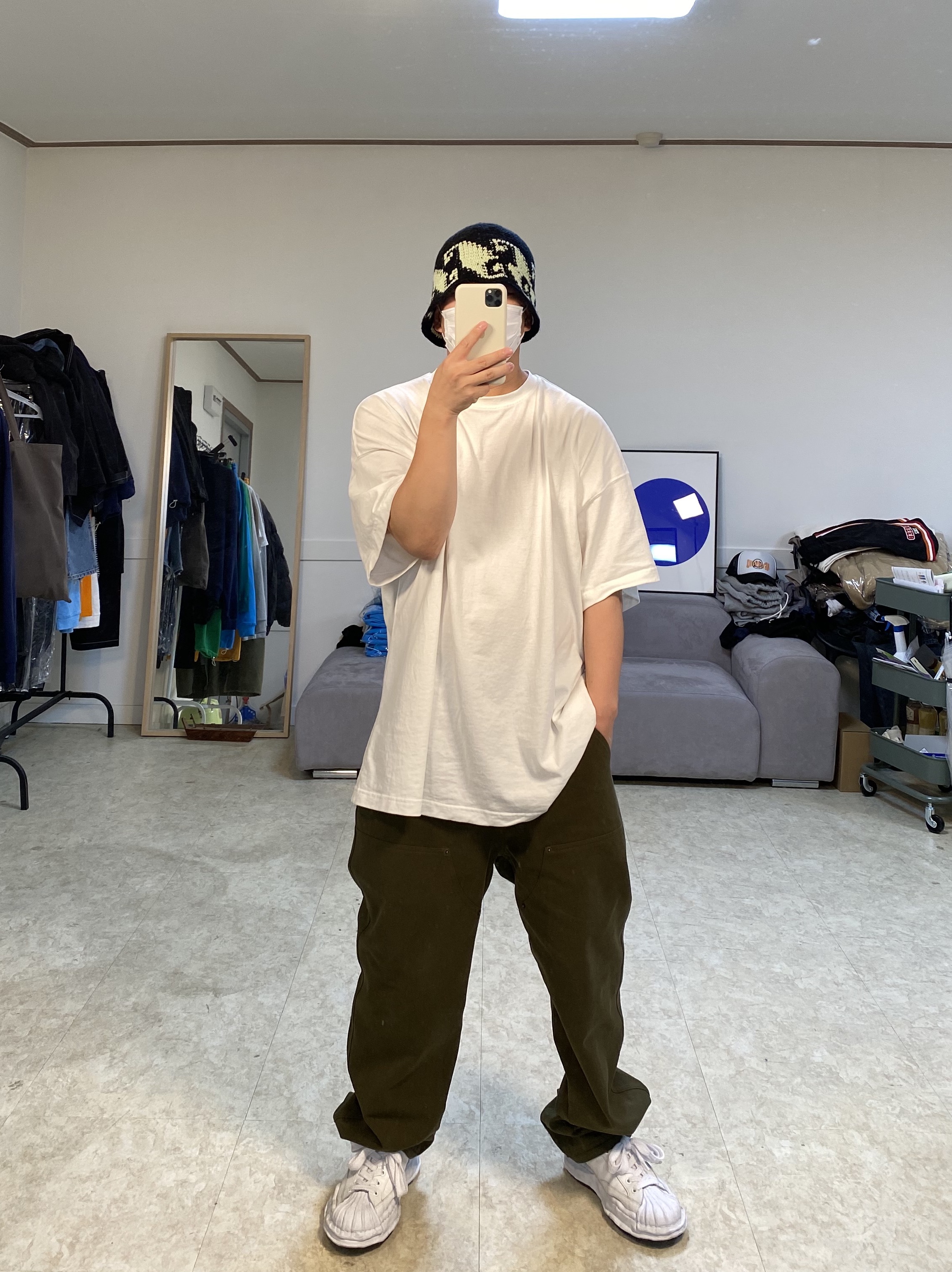 Maison Mihara Yasuhiro Blakey OG Sole Leather Low-top Sneakers White, Stussy Waves Knit Bucket Hat Black 착용 스타일 - 2