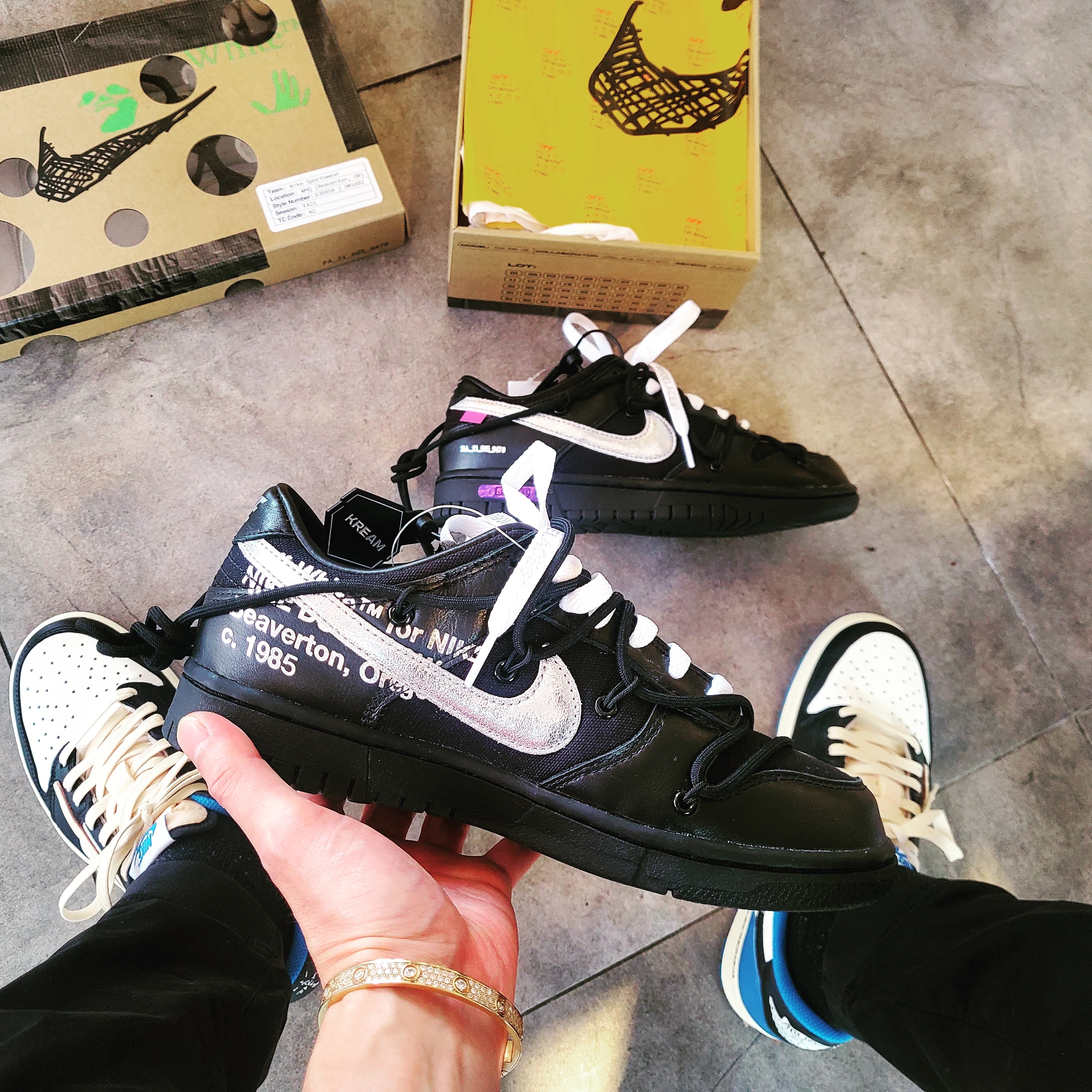 Nike x Off-White Dunk Low The 50 - Lot 50, Jordan 1 x Travis Scott x Fragment Retro Low OG SP Military Blue 착용 스타일