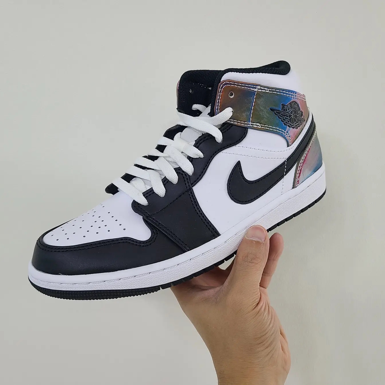 Jordan 1 Mid SE Heat Reactive 착용 스타일 - 1