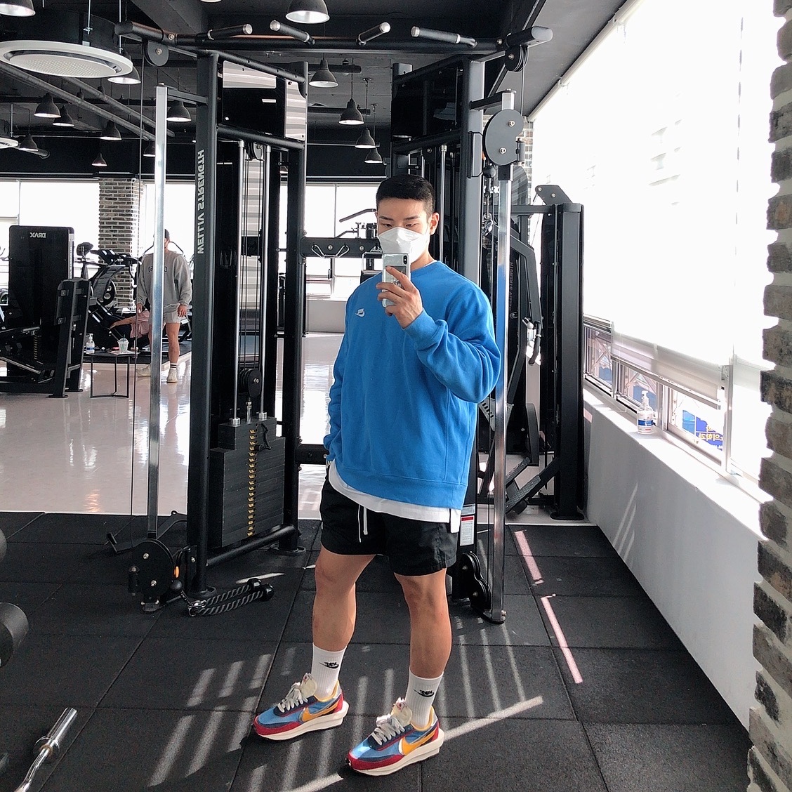 Nike x Sacai LDWaffle Blue Multi 착용 스타일 - 2