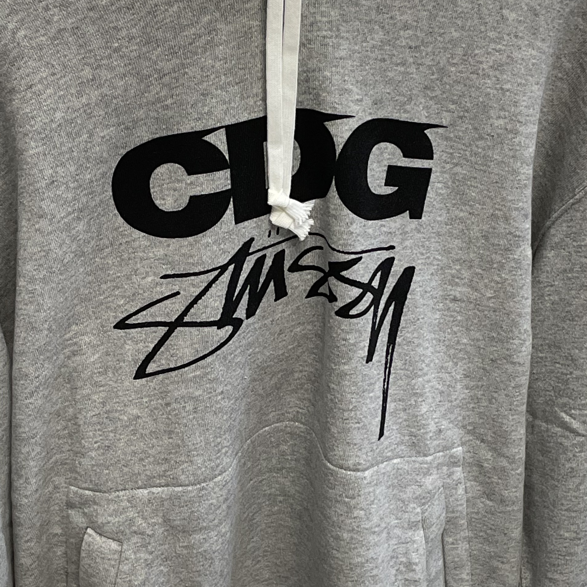 CDG x Stussy Hoodie Grey 착용 스타일 - 1