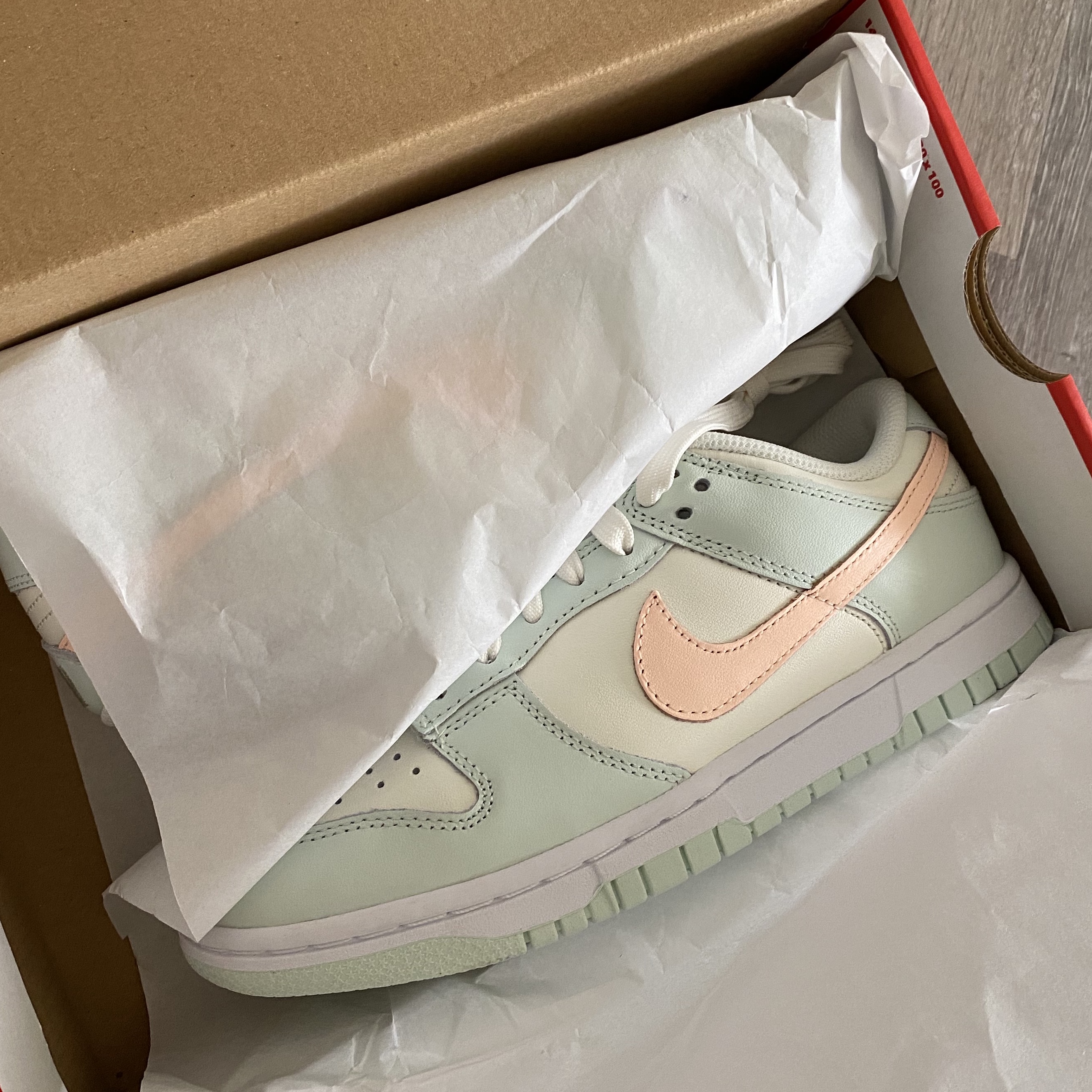 (W) Nike Dunk Low Barely Green 착용 스타일 - 1