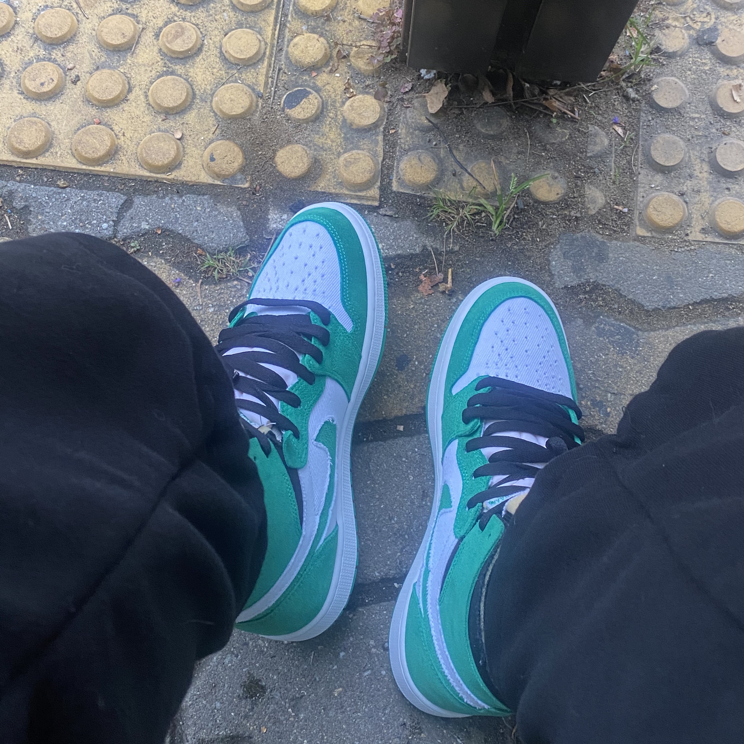 (W) Jordan 1 Zoom Air CMFT Stadium Green 착용 스타일 - 2