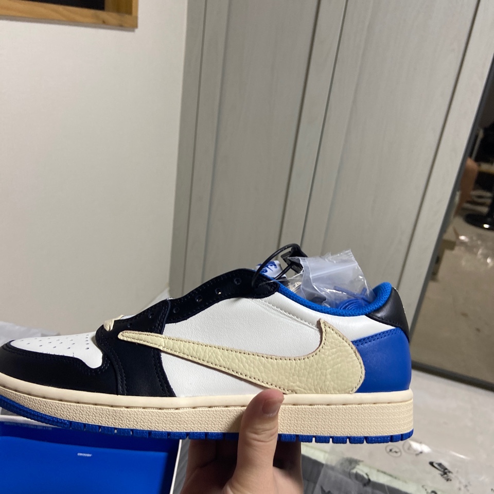 Jordan 1 x Travis Scott x Fragment Retro Low OG SP Military Blue, Nike x Sacai x Fragment LDWaffle Light Smoke Grey 착용 스타일 - 3