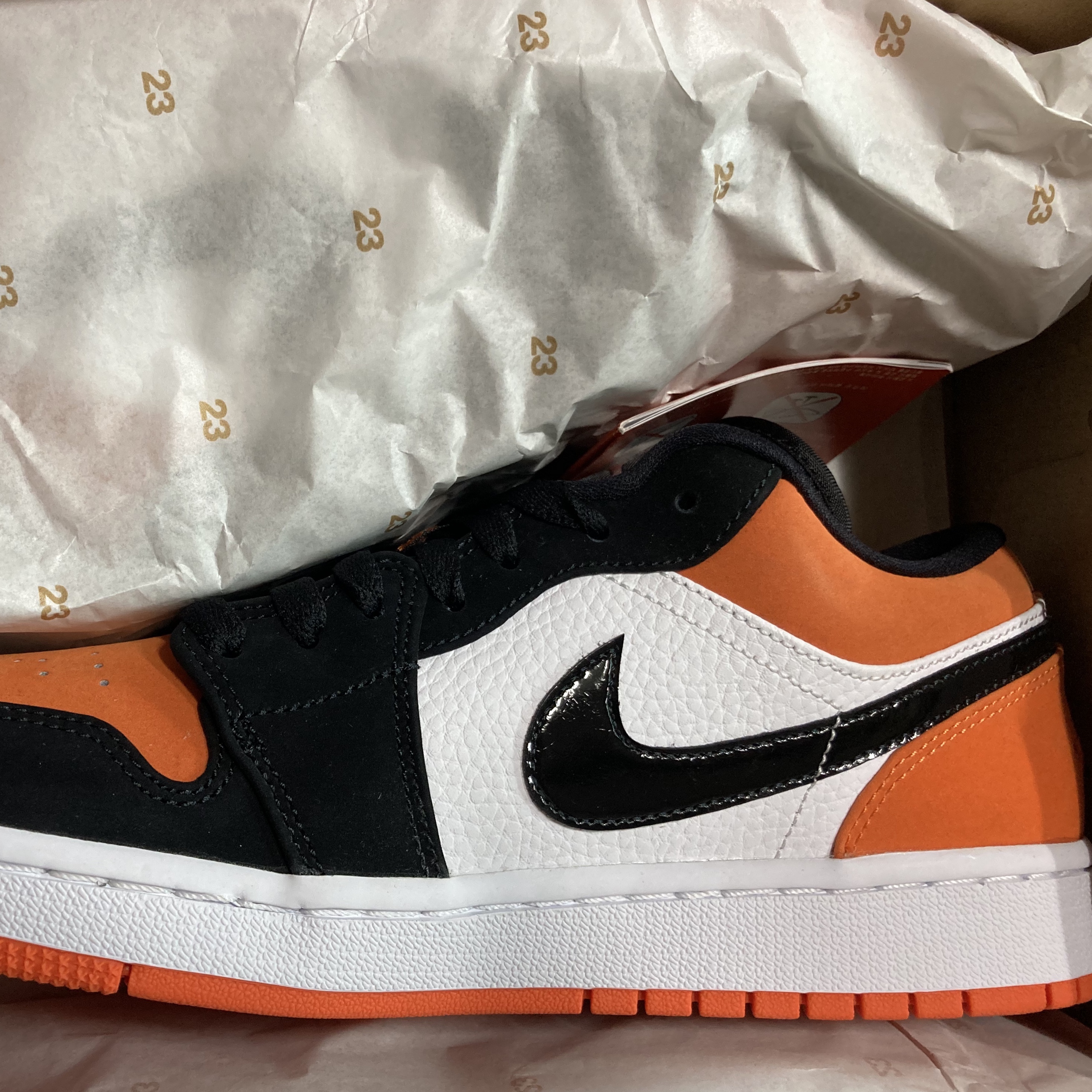 Jordan 1 Low Shattered Backboard 착용 스타일