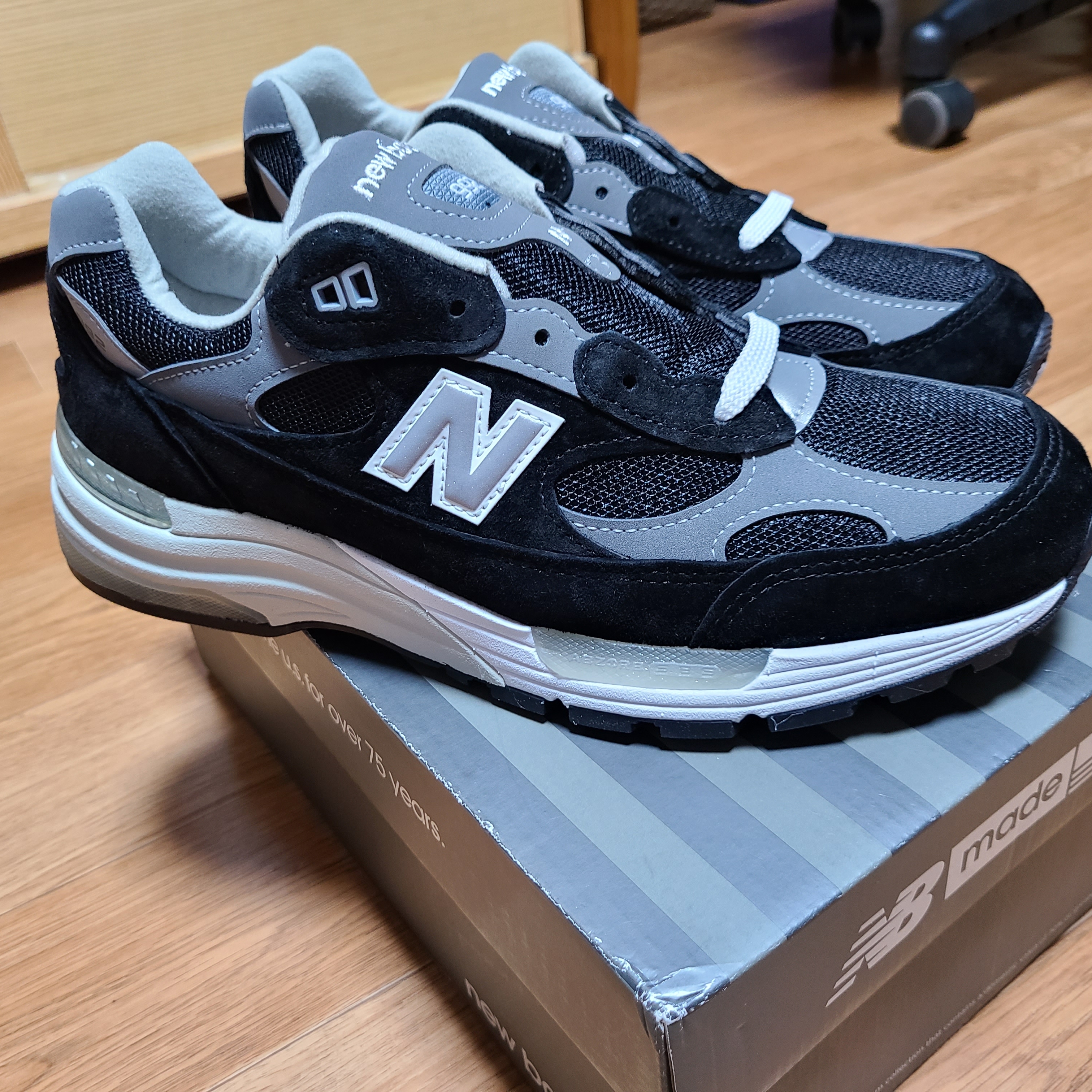 New Balance 992 Made in USA Black Grey 착용 스타일