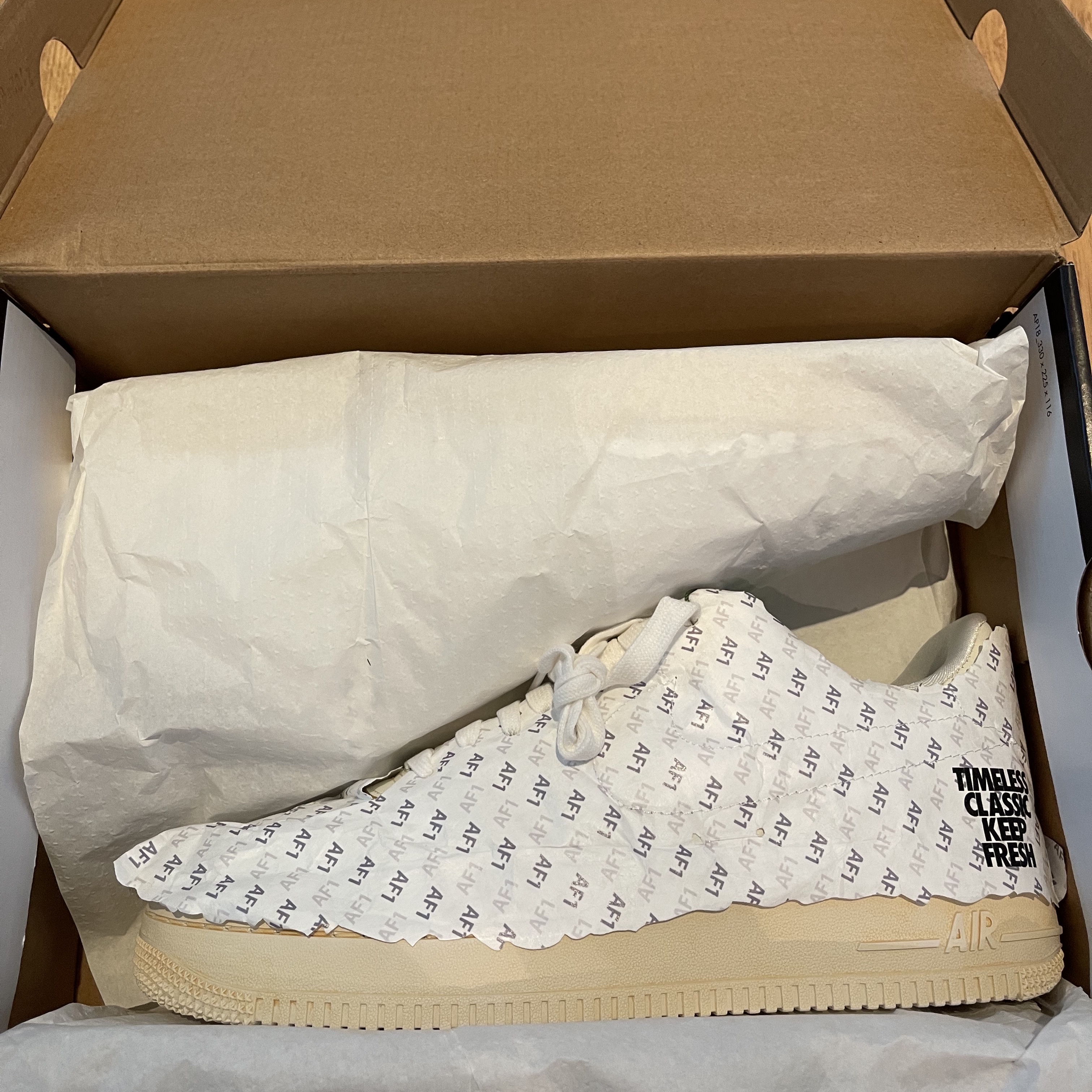 Nike Air Force 1 '07 LV8 Timeless Classic 착용 스타일
