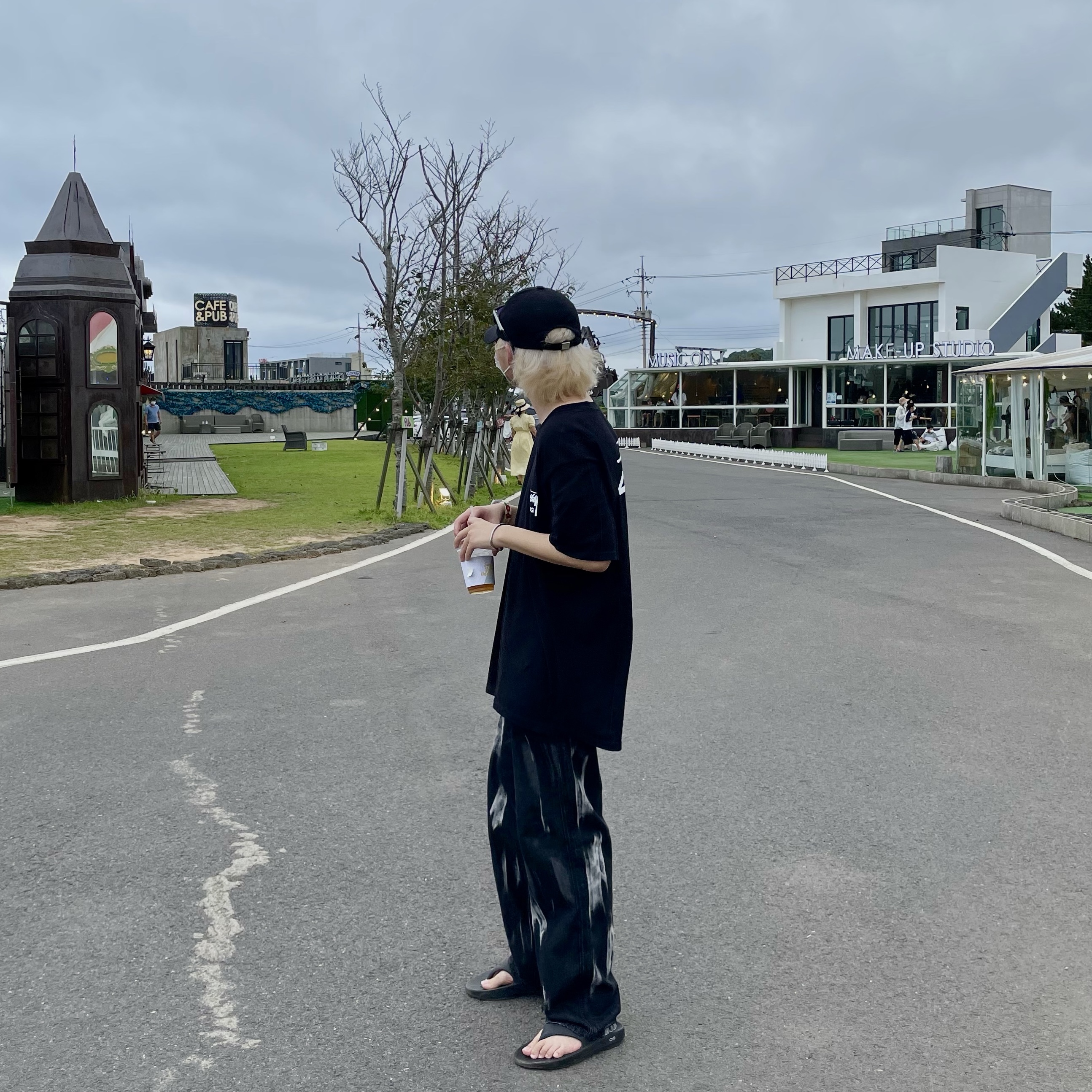 Stussy Bouquet T-Shirt Black 착용 스타일 - 2