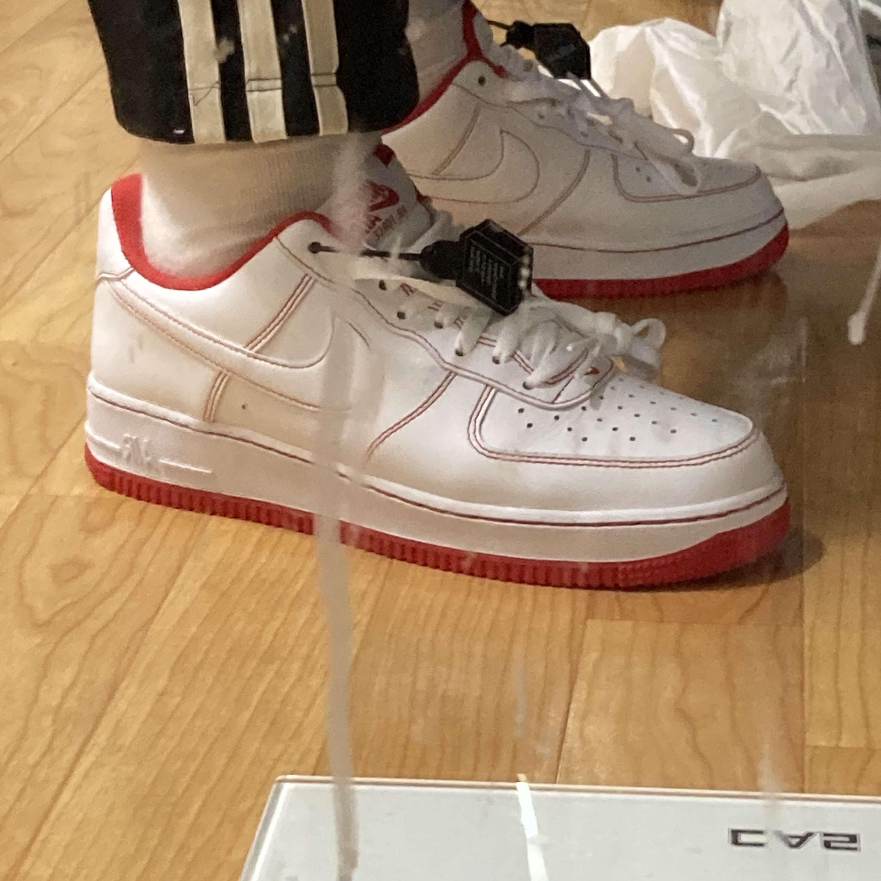Nike Air Force 1 '07 Stitch Radiant Red 착용 스타일