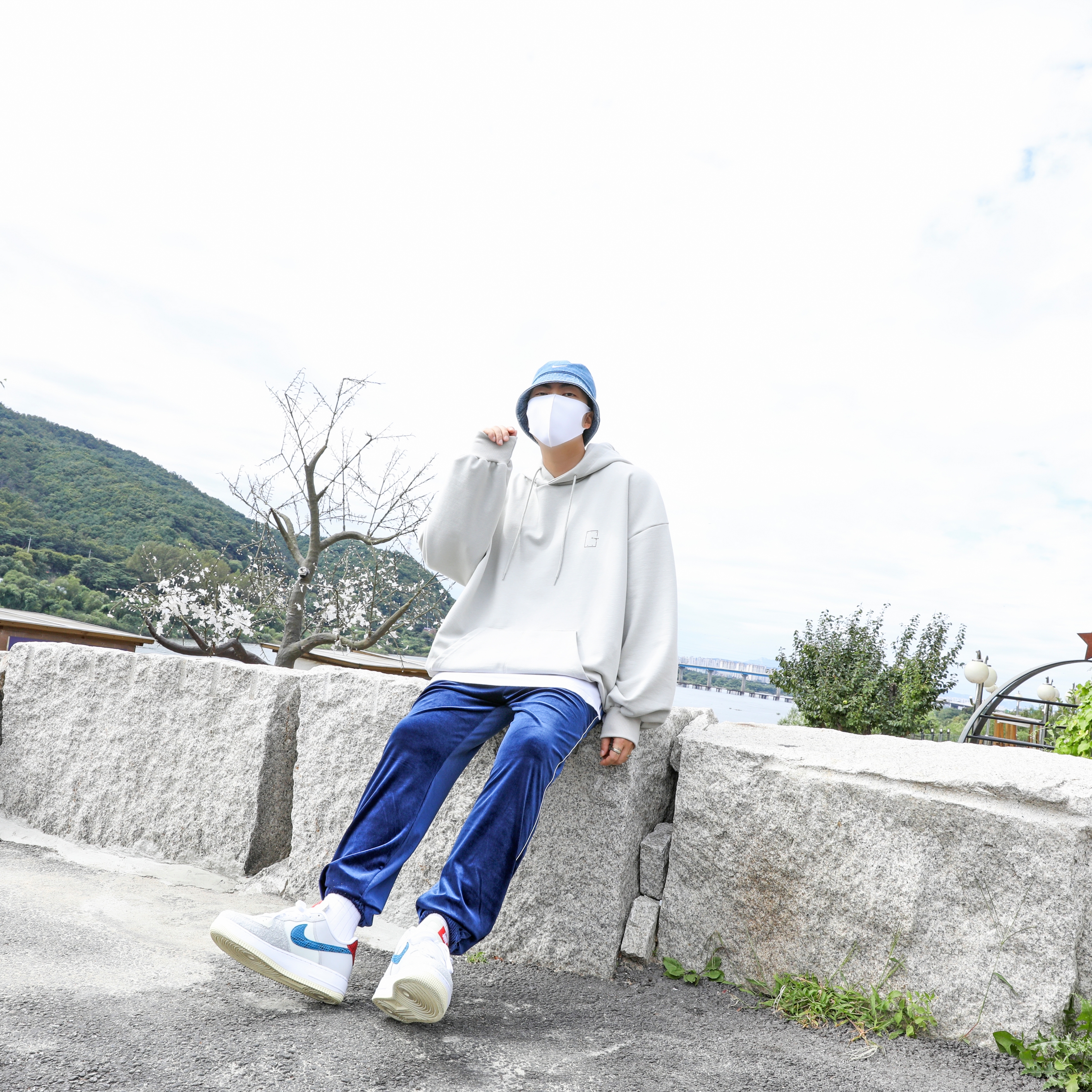 Nike x Undefeated Air Force 1 Low SP 5 On It 착용 스타일 - 2