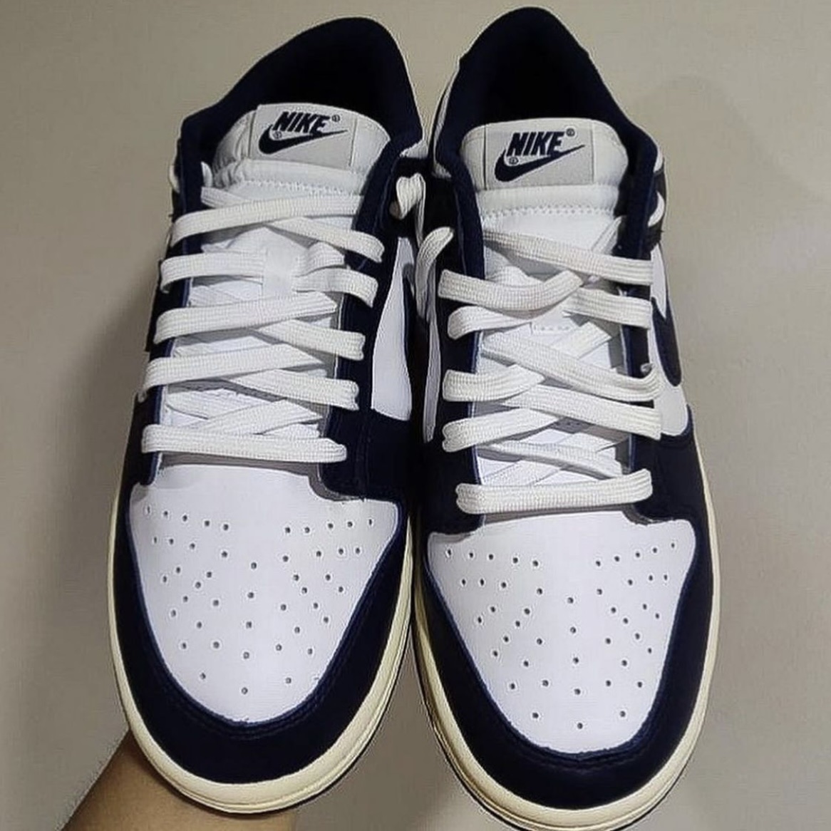 (W) Nike Dunk Low Vintage Midnight Navy 착용 스타일 - 4