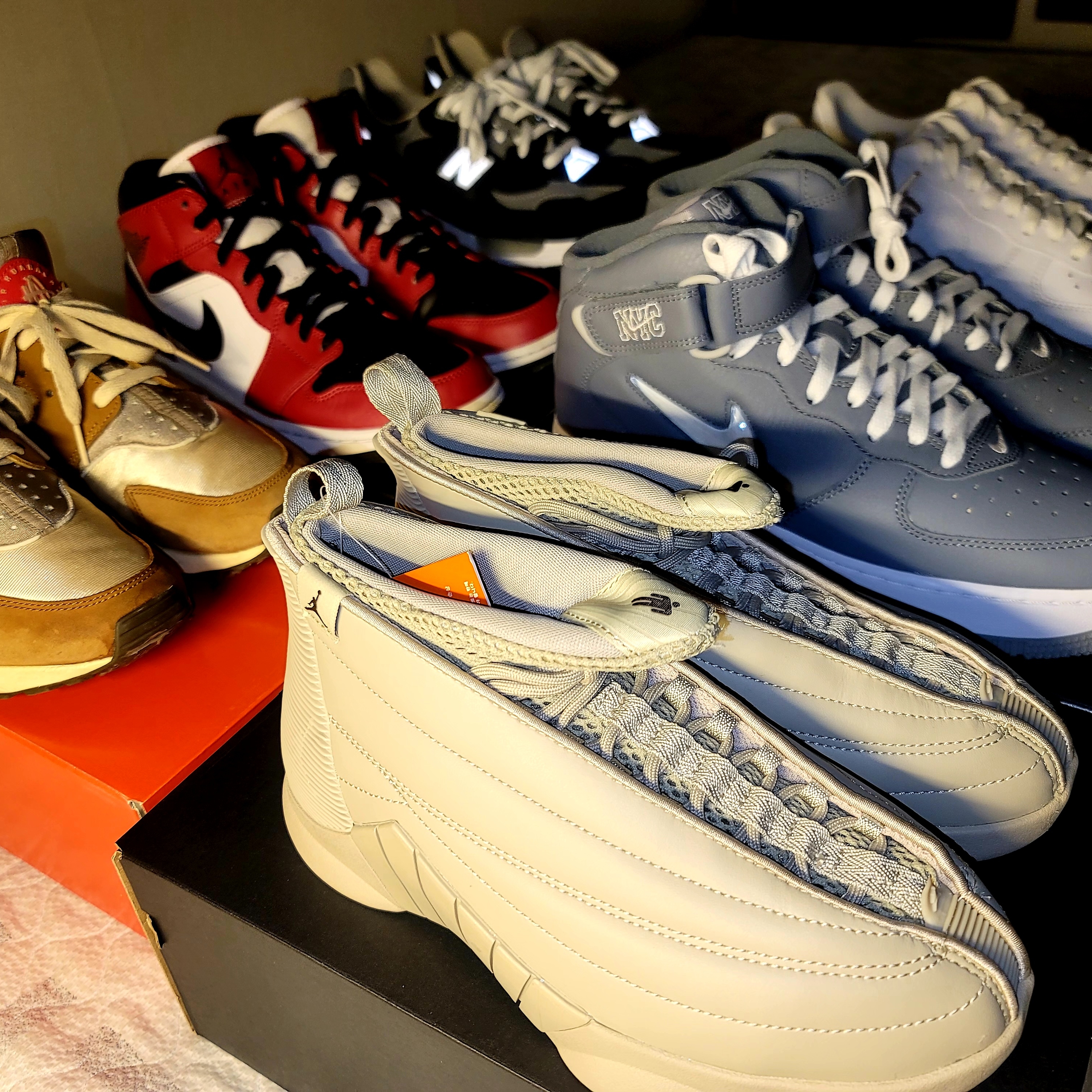(W) Jordan 15 x Billie Eilish Retro SP Beige, Nike x Stussy Air Huarache LE Desert Oak 착용 스타일