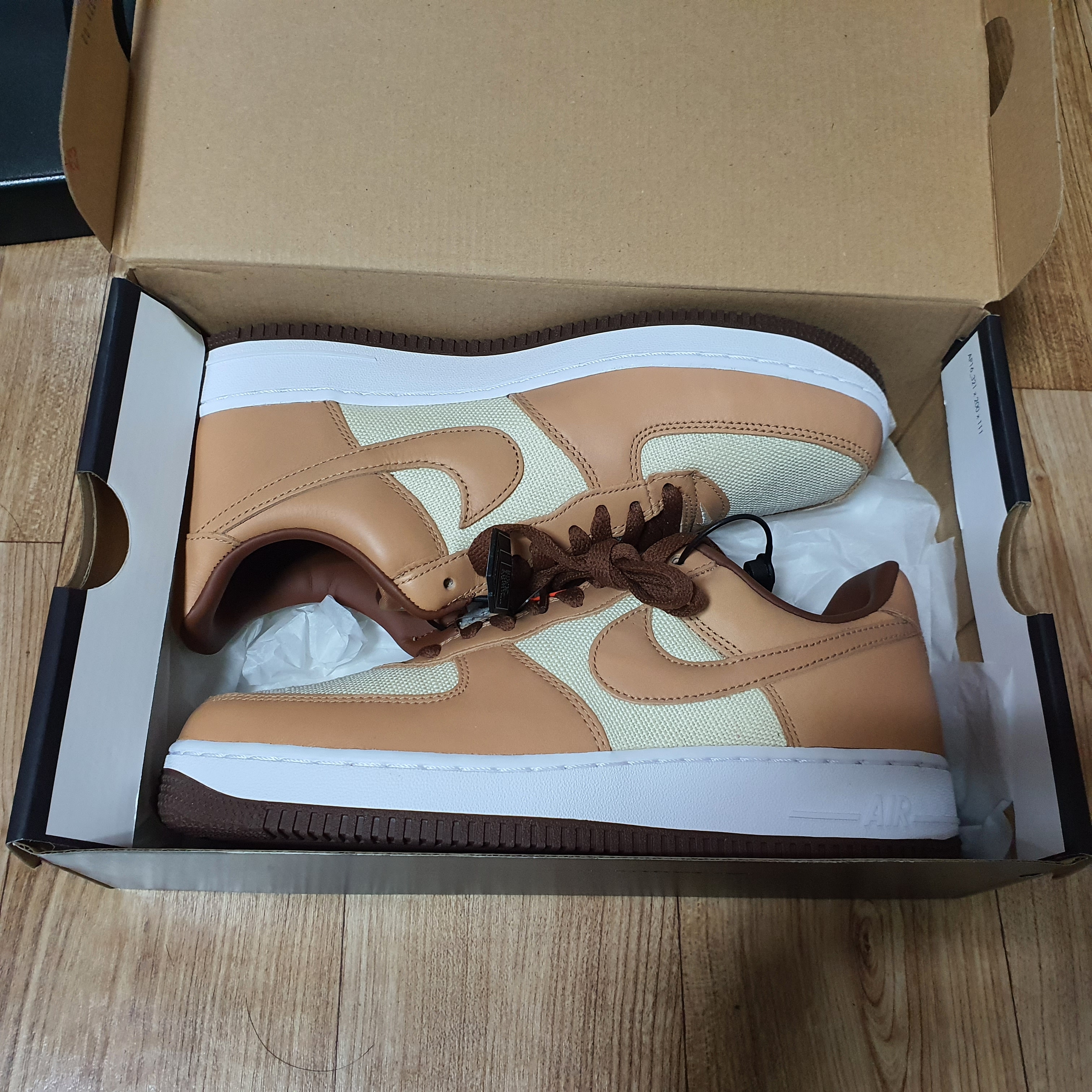 Nike Air Force 1 Low QS Acorn 2021 착용 스타일 - 1