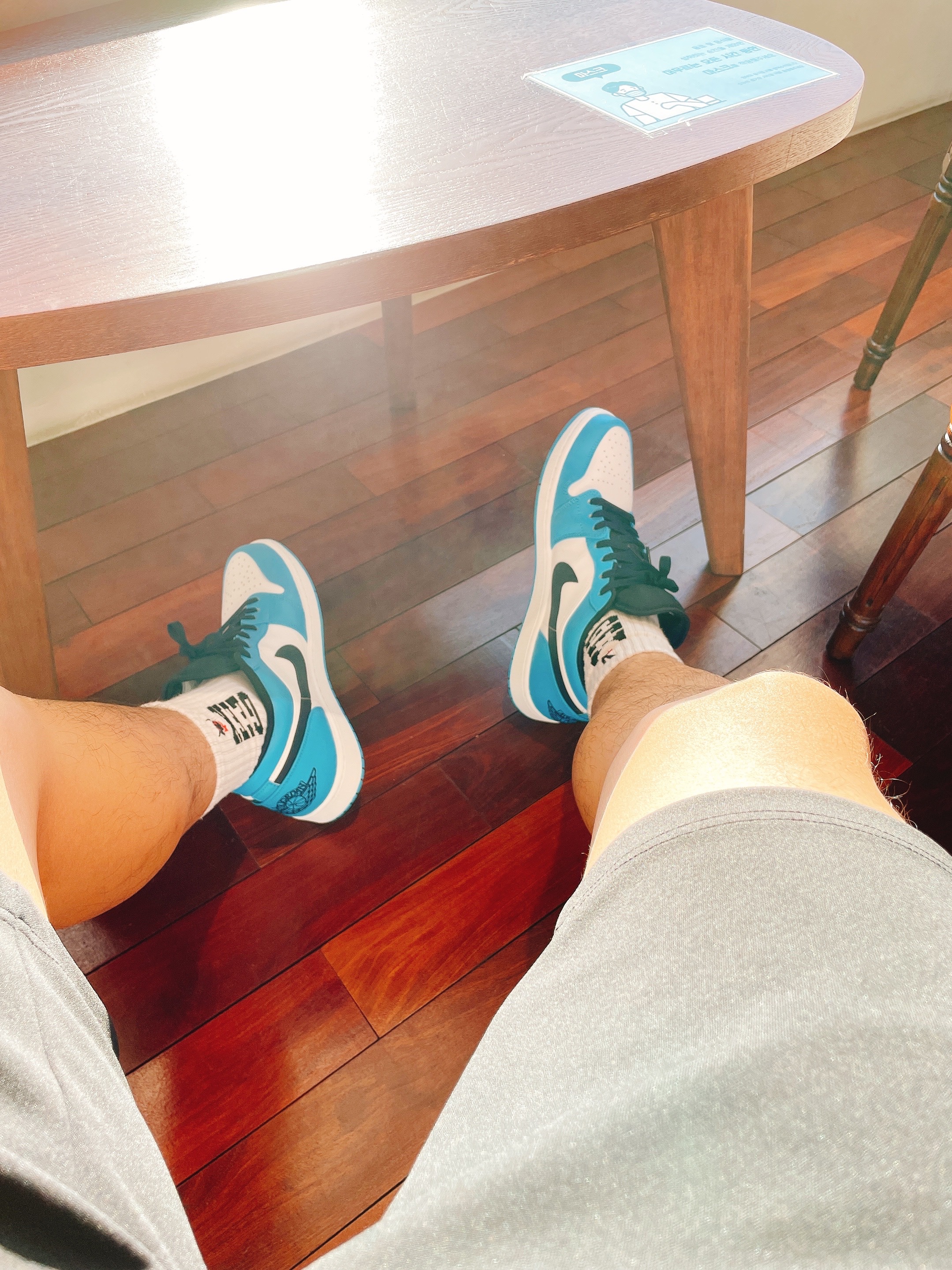 Jordan 1 Low Dark Powder Blue 착용 스타일 - 3
