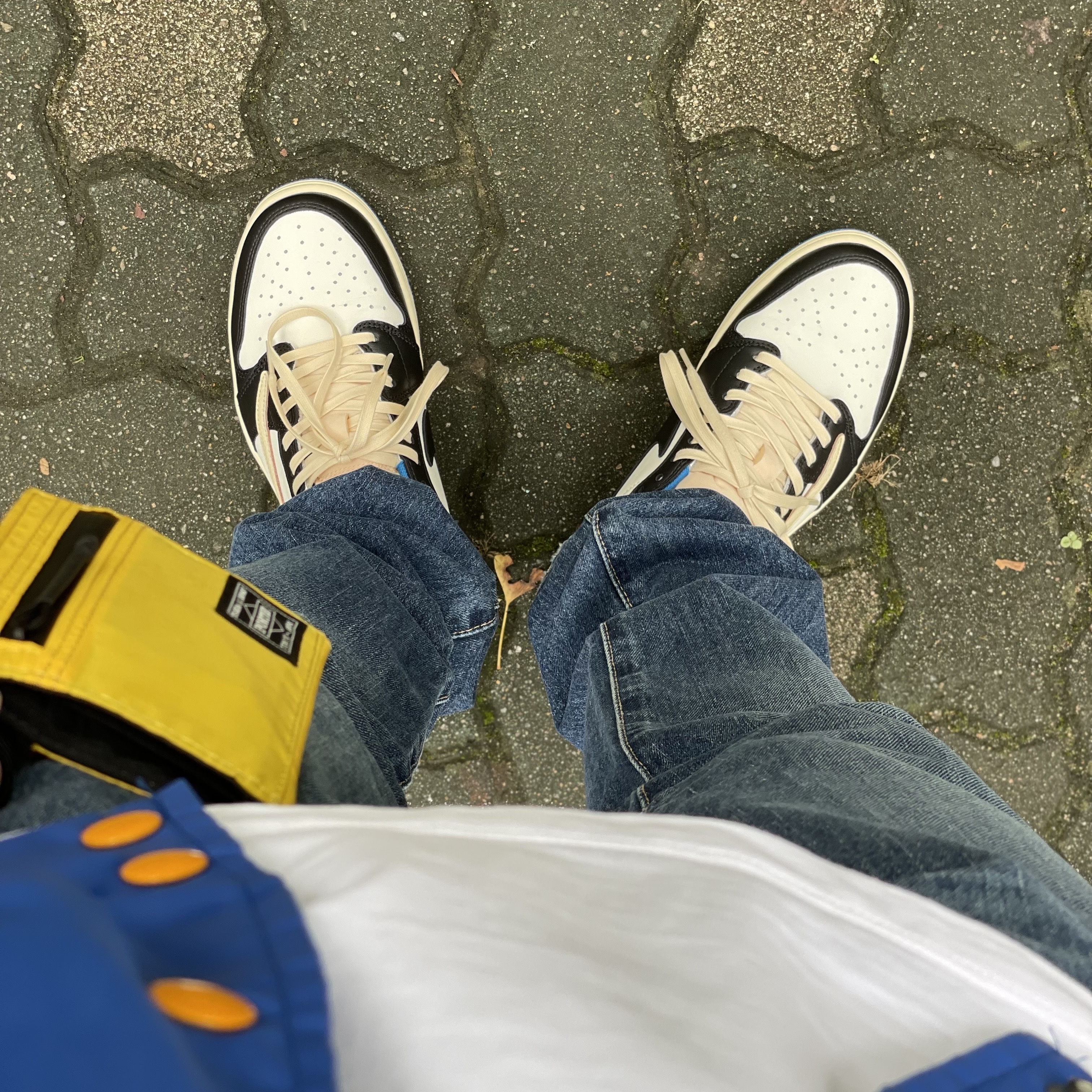 Jordan 1 x Travis Scott x Fragment Retro Low OG SP Military Blue 착용 스타일 - 2