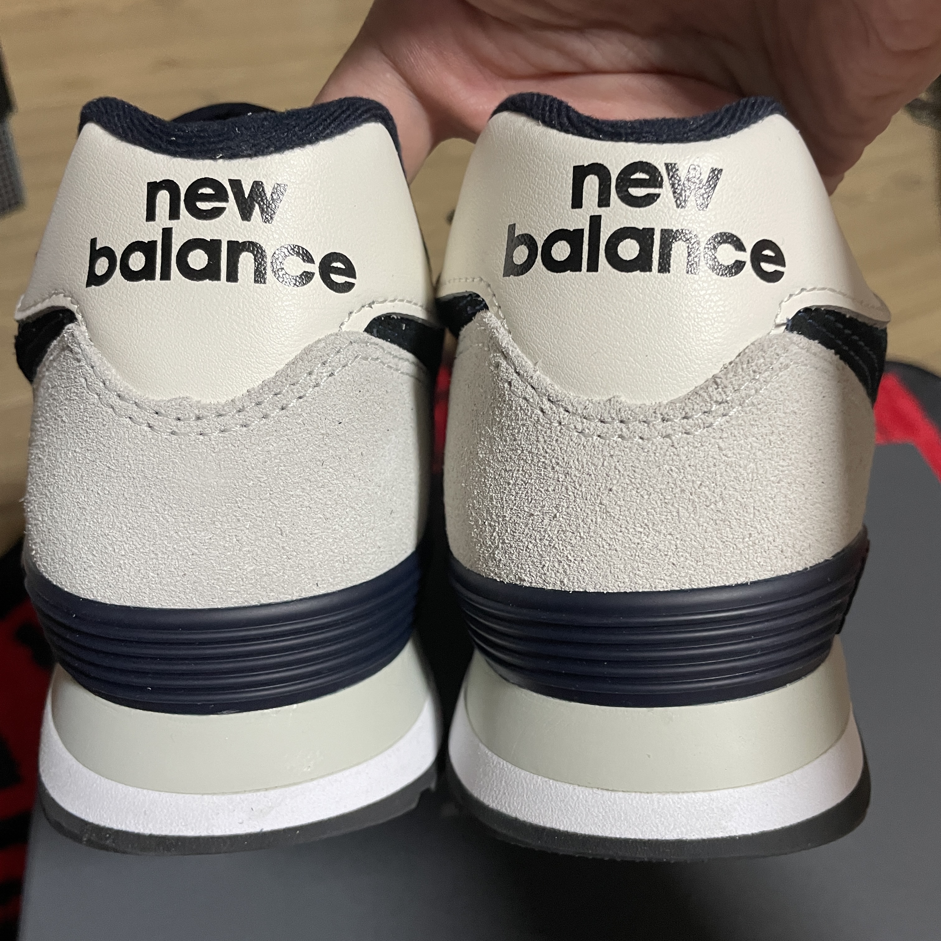 New Balance 574 Classic Navy 착용 스타일 - 4