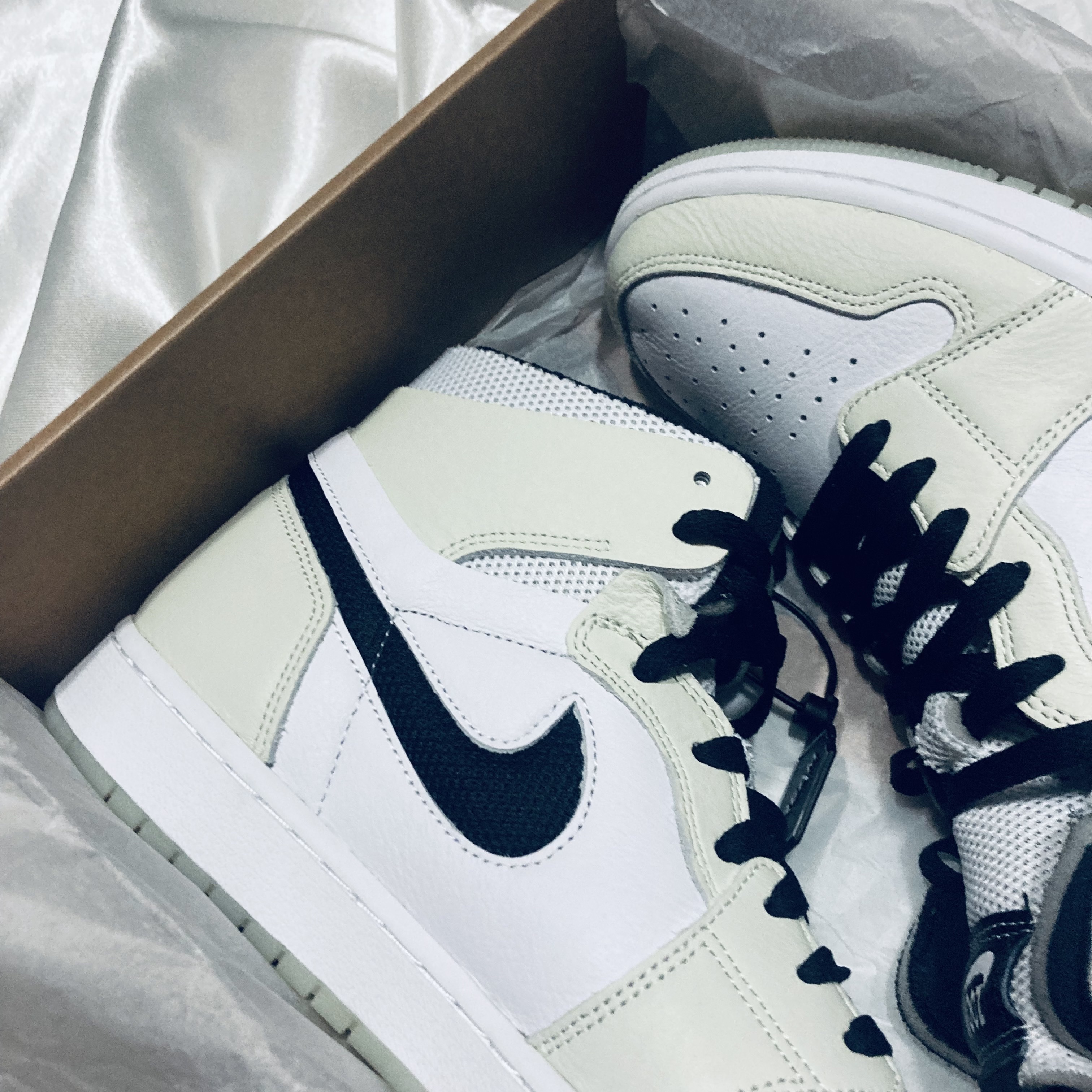 (W) Jordan 1 Zoom Air CMFT Light Bone 착용 스타일 - 2